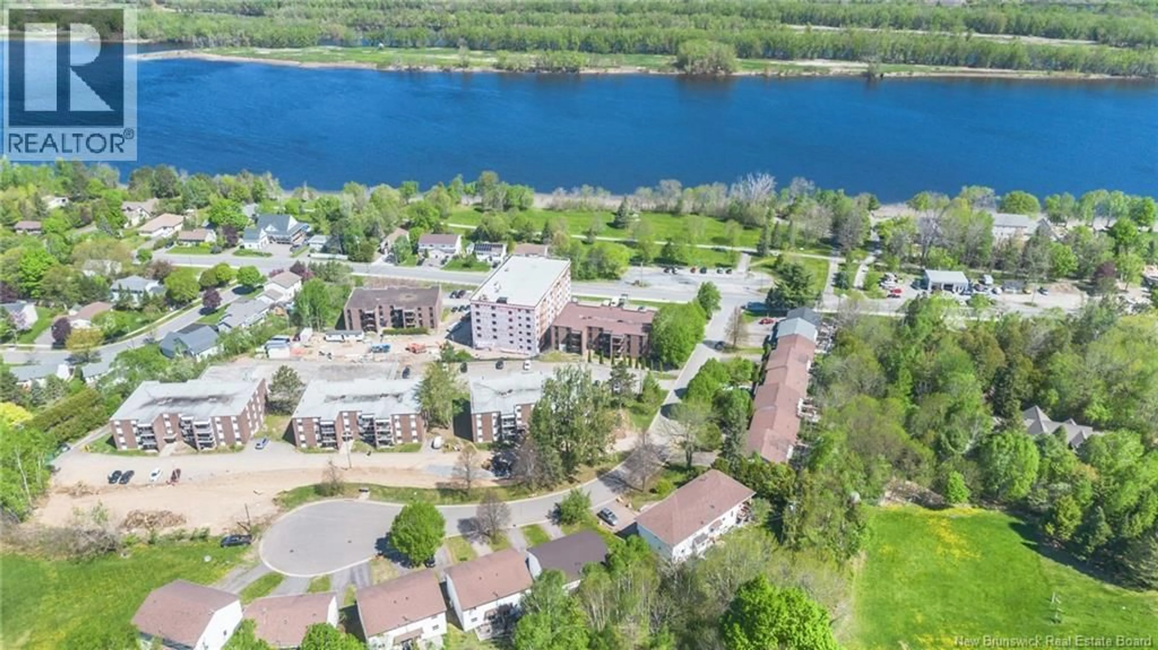A pic from outside/outdoor area/front of a property/back of a property/a pic from drone, water/lake/river/ocean view for 56 ANGELVIEW COURT, Fredericton New Brunswick E3B7A8