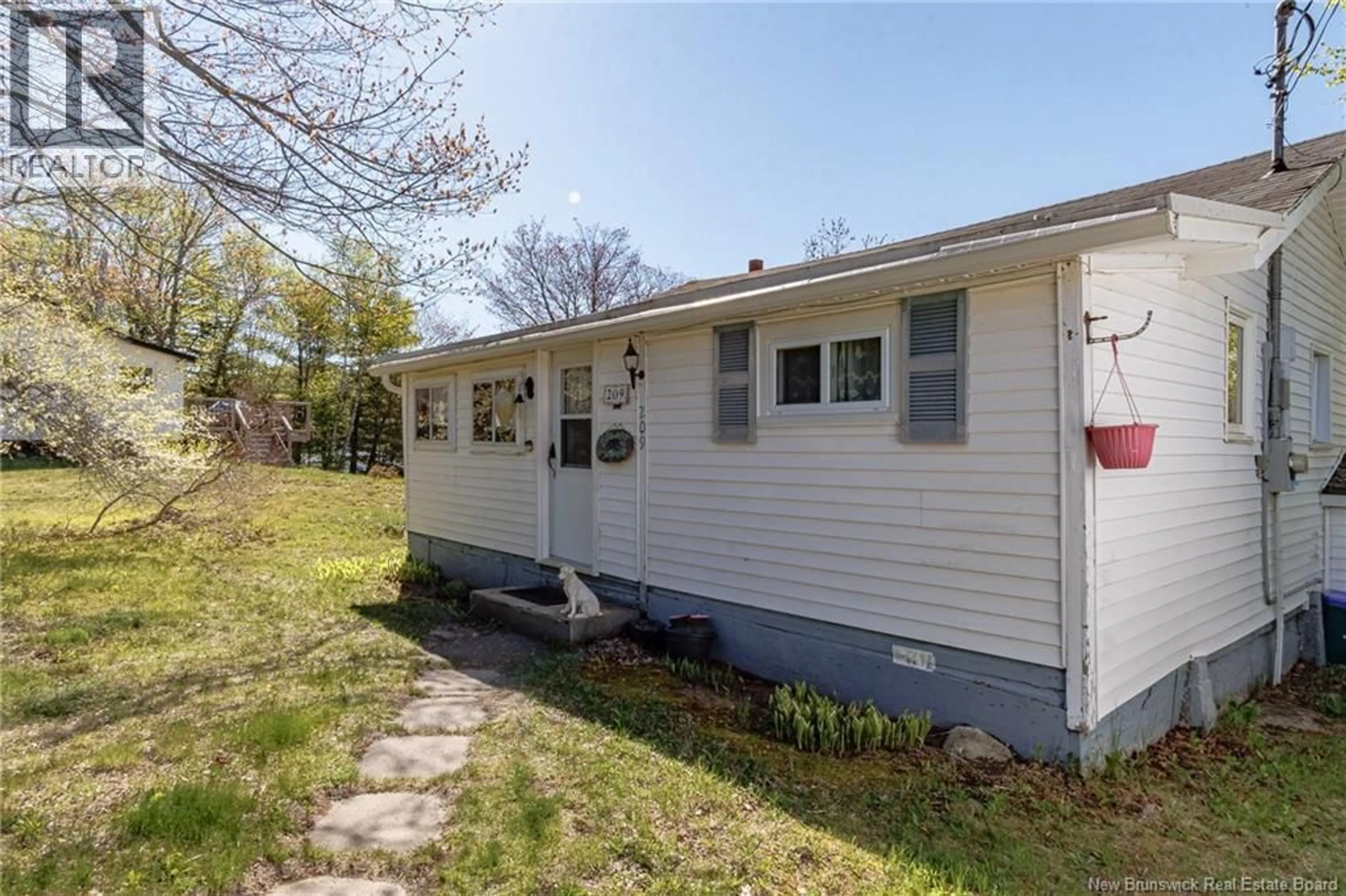 Home with vinyl exterior material, street for 209 CRAWFORD, Saint John New Brunswick E2N1K8