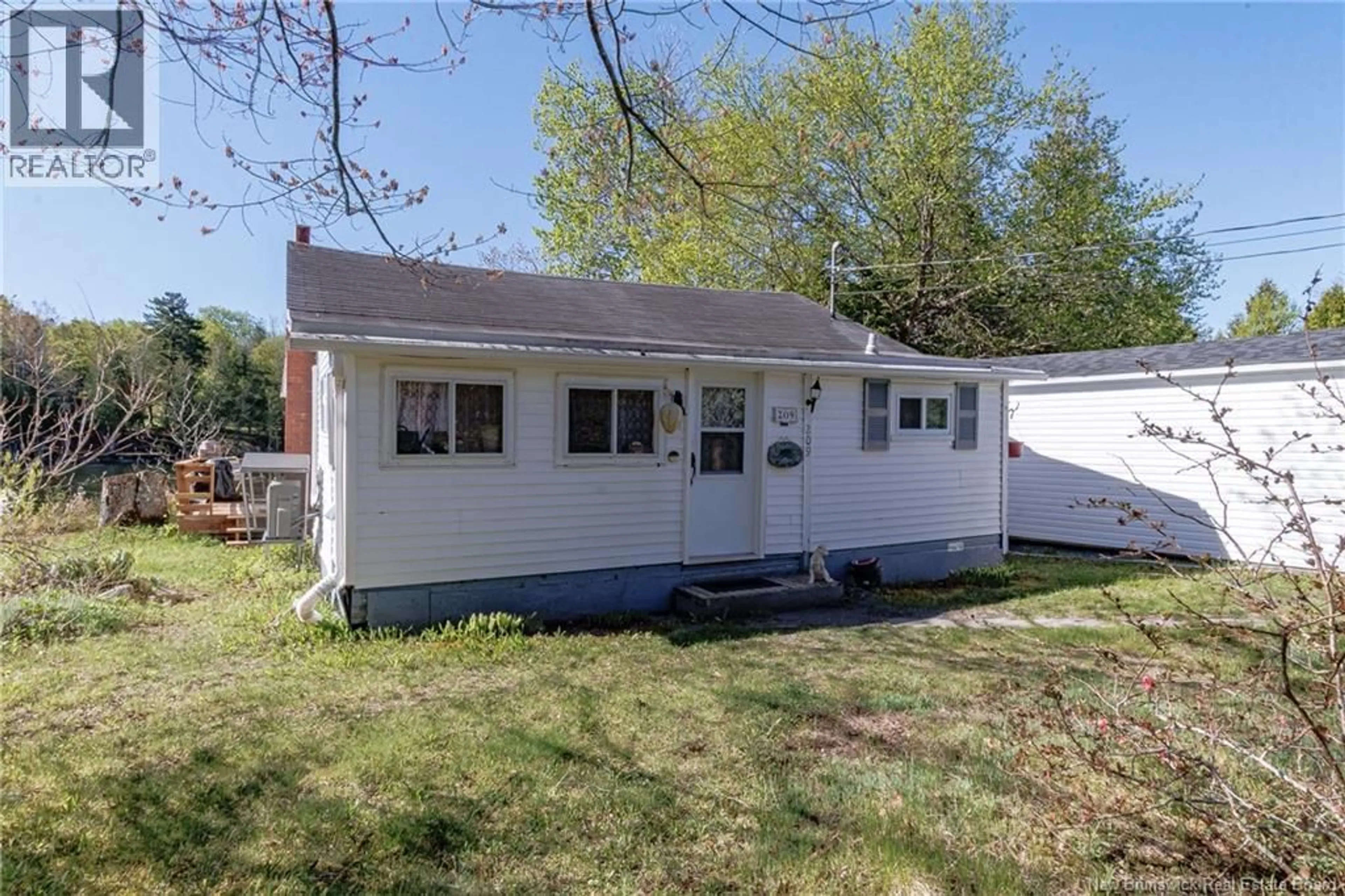Home with vinyl exterior material, street for 209 CRAWFORD, Saint John New Brunswick E2N1K8