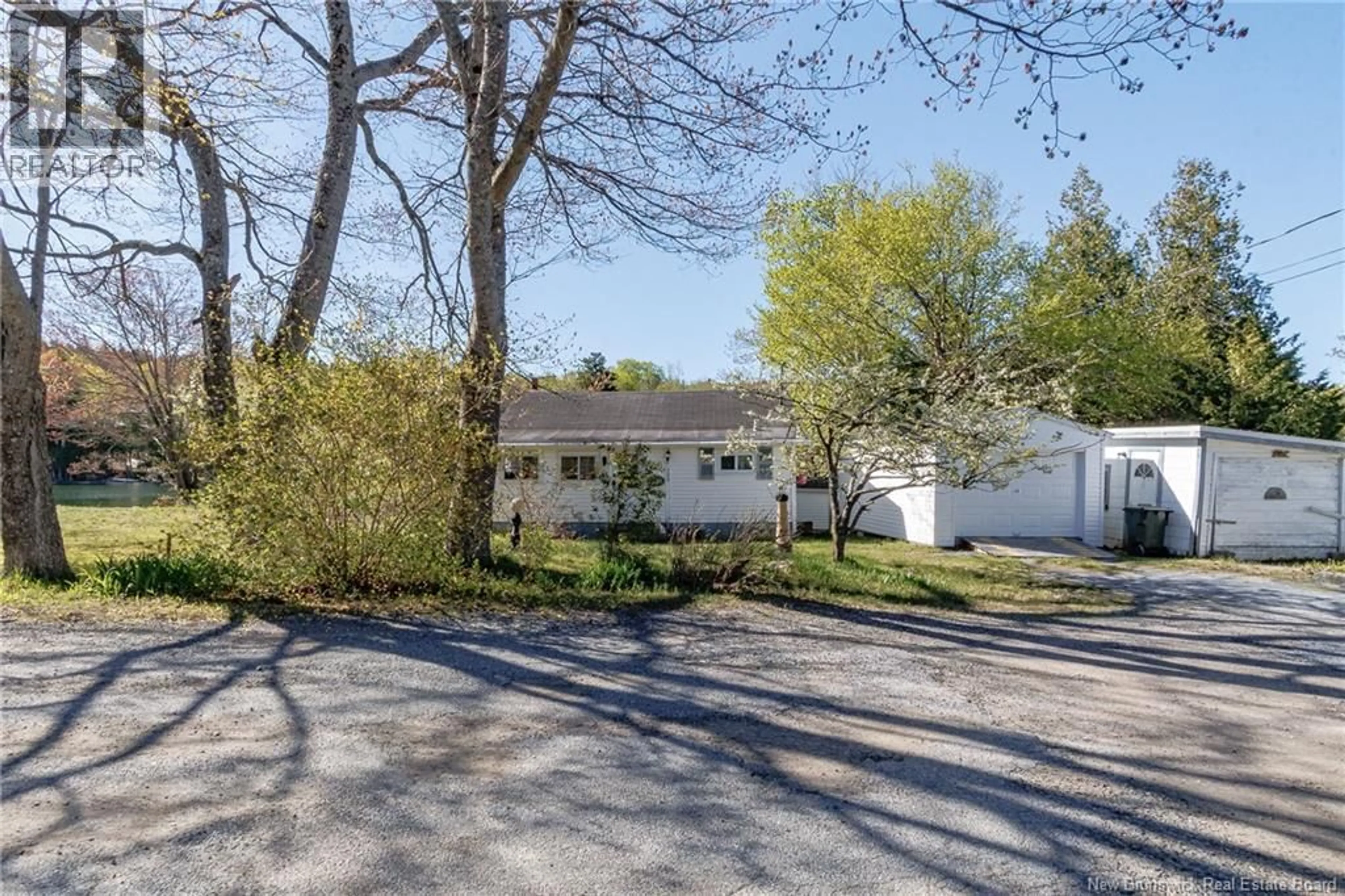 A pic from outside/outdoor area/front of a property/back of a property/a pic from drone, street for 209 CRAWFORD, Saint John New Brunswick E2N1K8