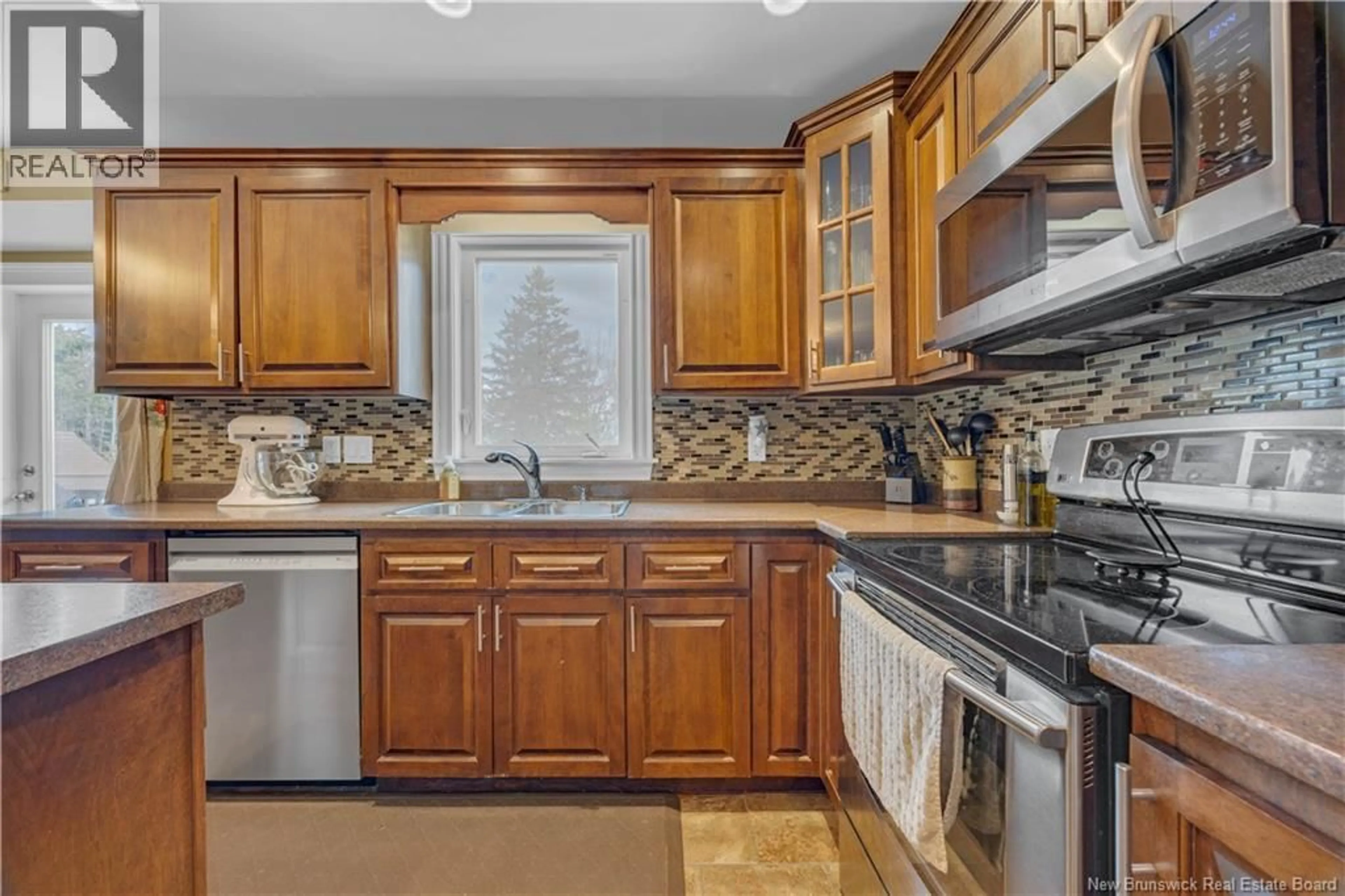 Standard kitchen, ceramic/tile floor for 10 GRANITE DRIVE, Quispamsis New Brunswick E2E0E4