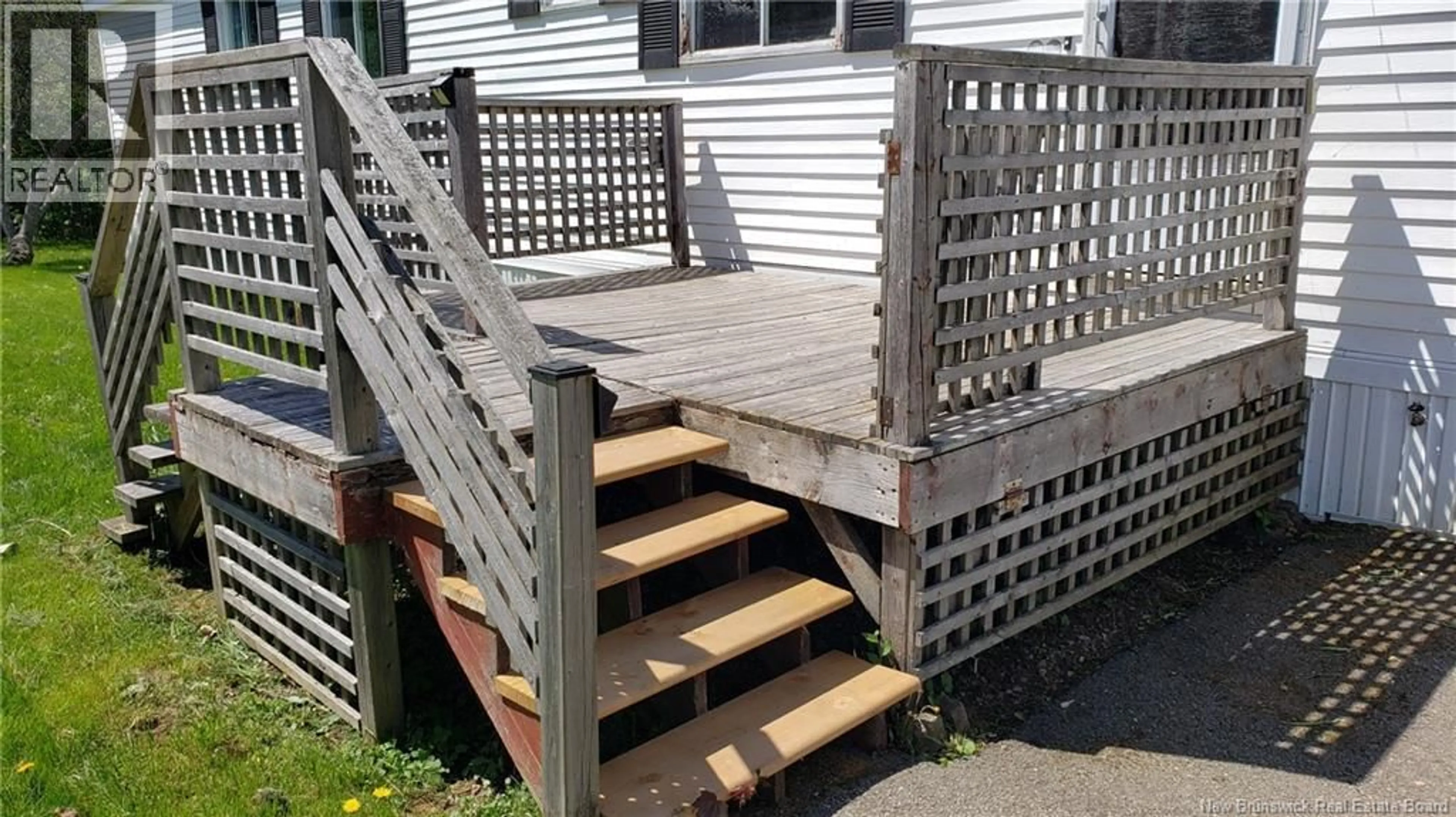 Patio, street for 32 FIRST STREET, Sussex Corner New Brunswick E4E2W1
