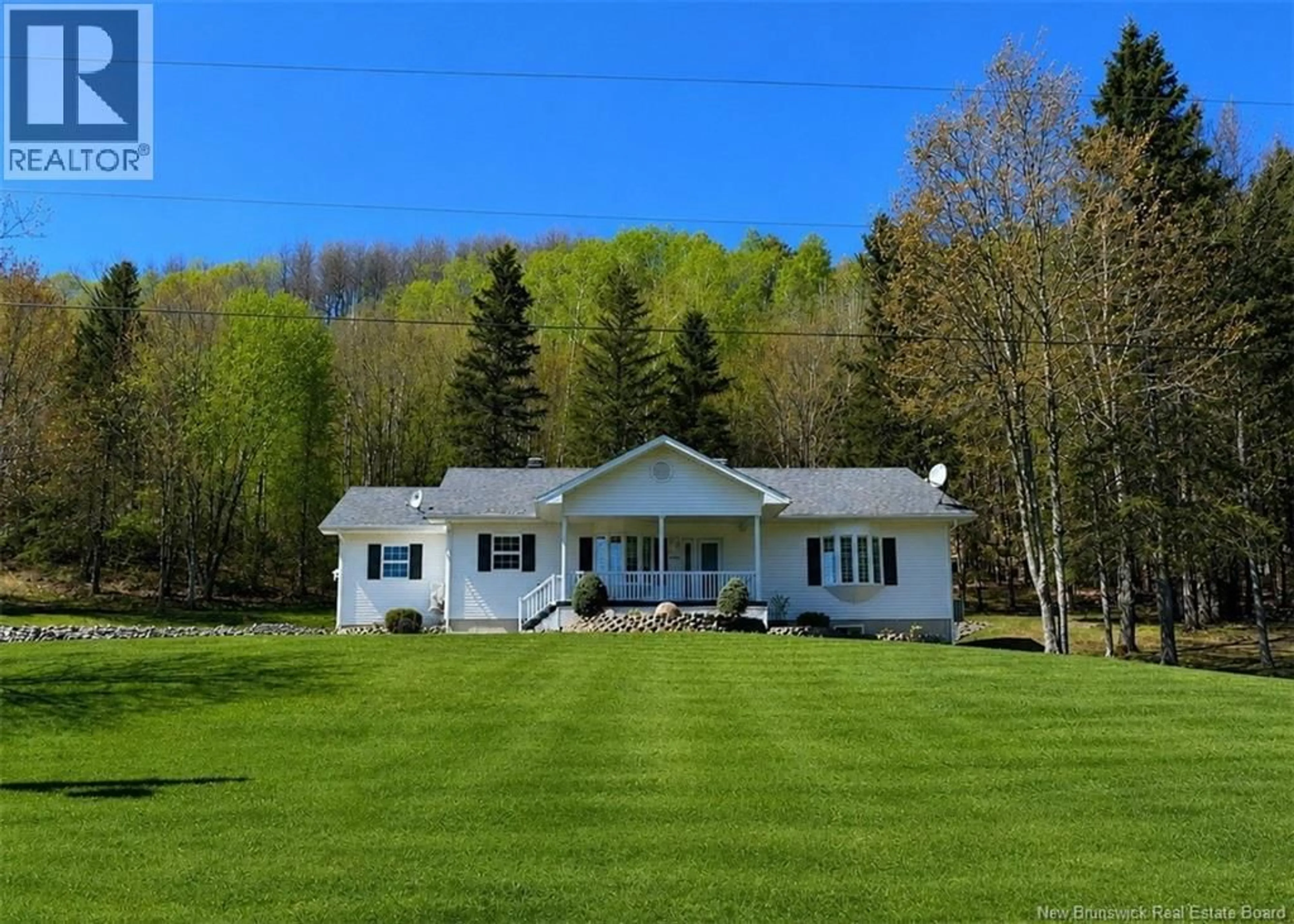 A pic from outside/outdoor area/front of a property/back of a property/a pic from drone, unknown for 3759 ROUTE 205 ROAD, Saint-François-de-Madawaska New Brunswick E7A1S1