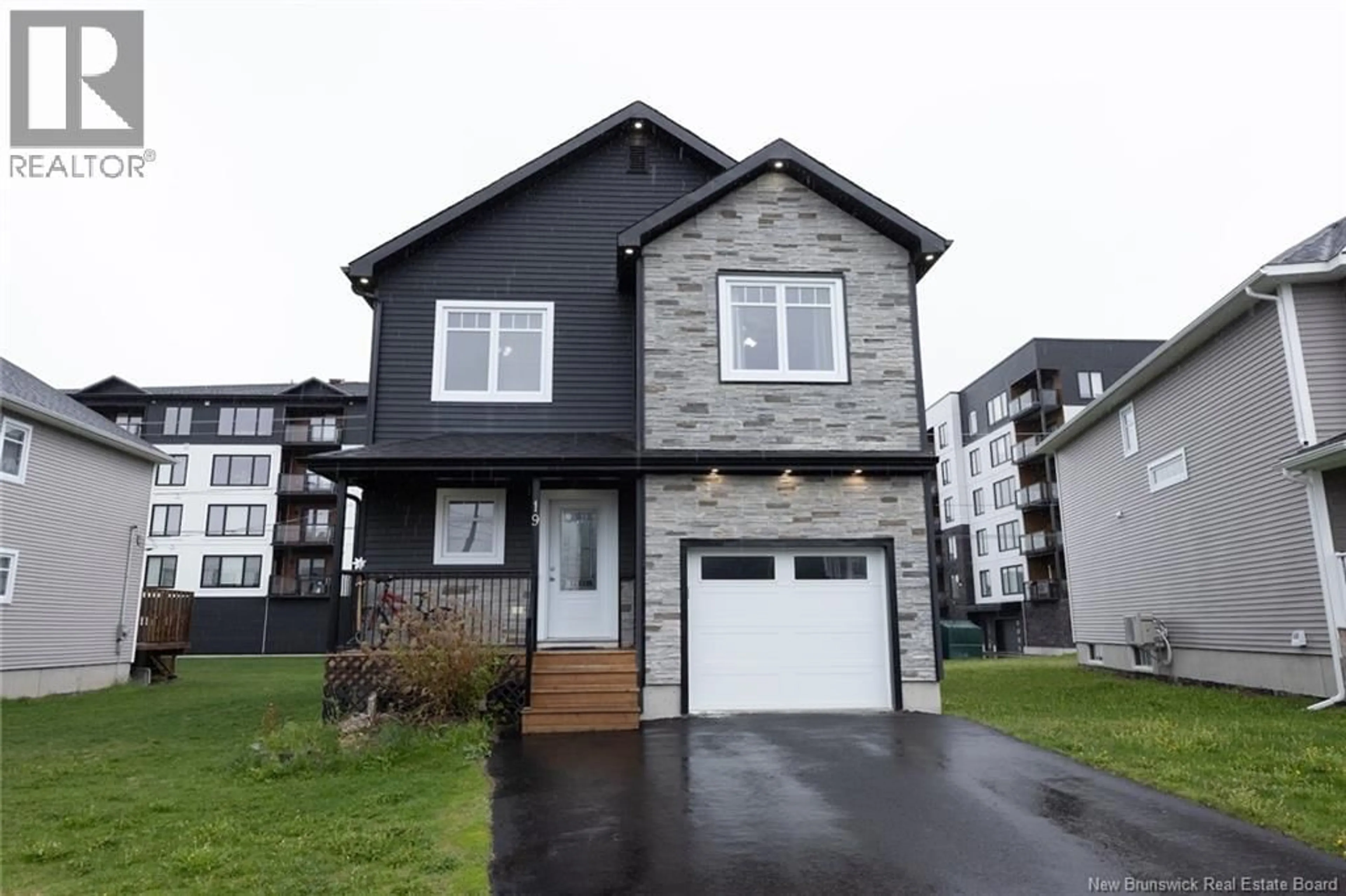 Home with vinyl exterior material, street for 19 LORILYNN CRESCENT, Fredericton New Brunswick E3C0P3