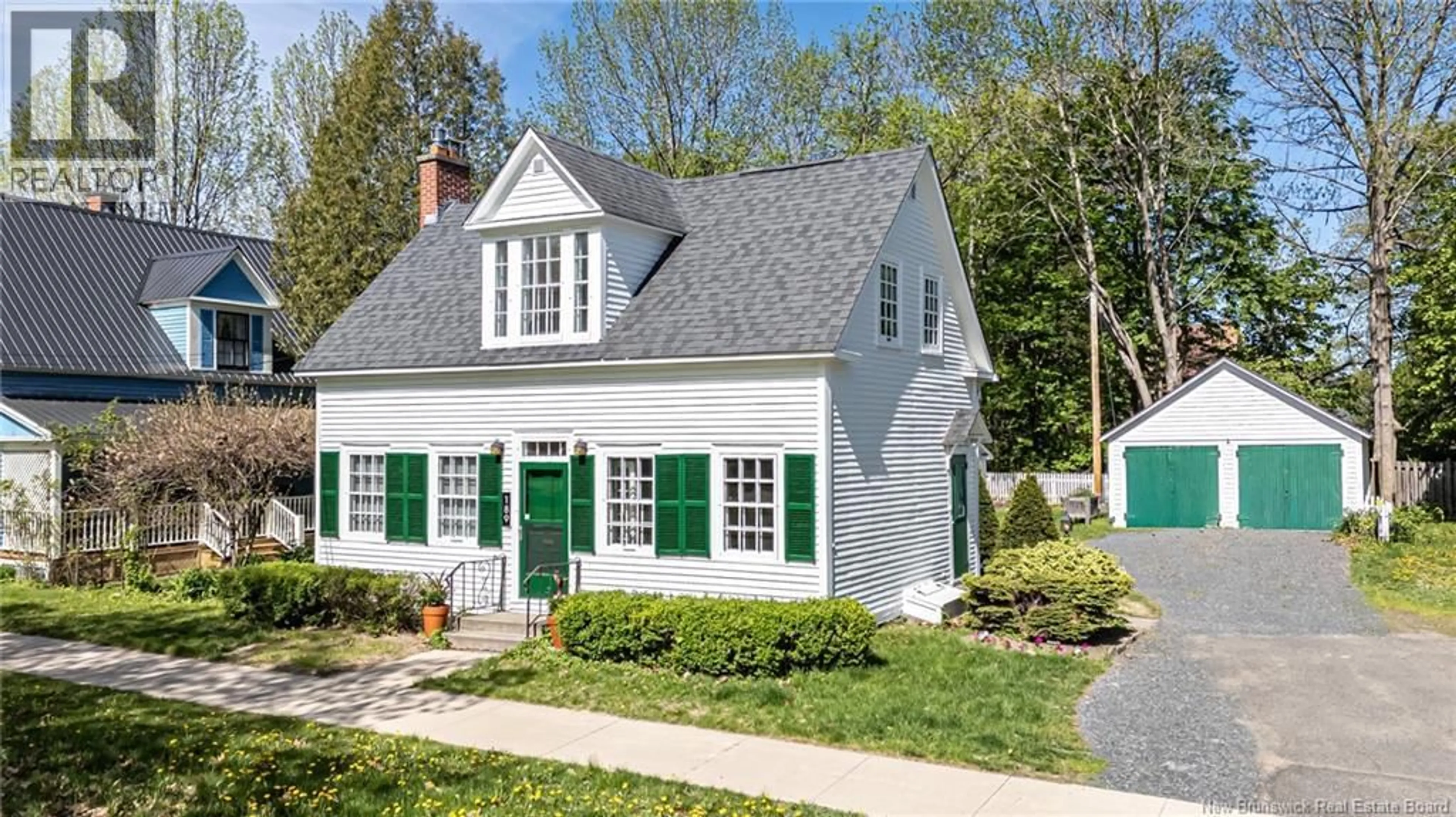 Home with vinyl exterior material, street for 189 UNIVERSITY AVENUE, Fredericton New Brunswick E3B4H6