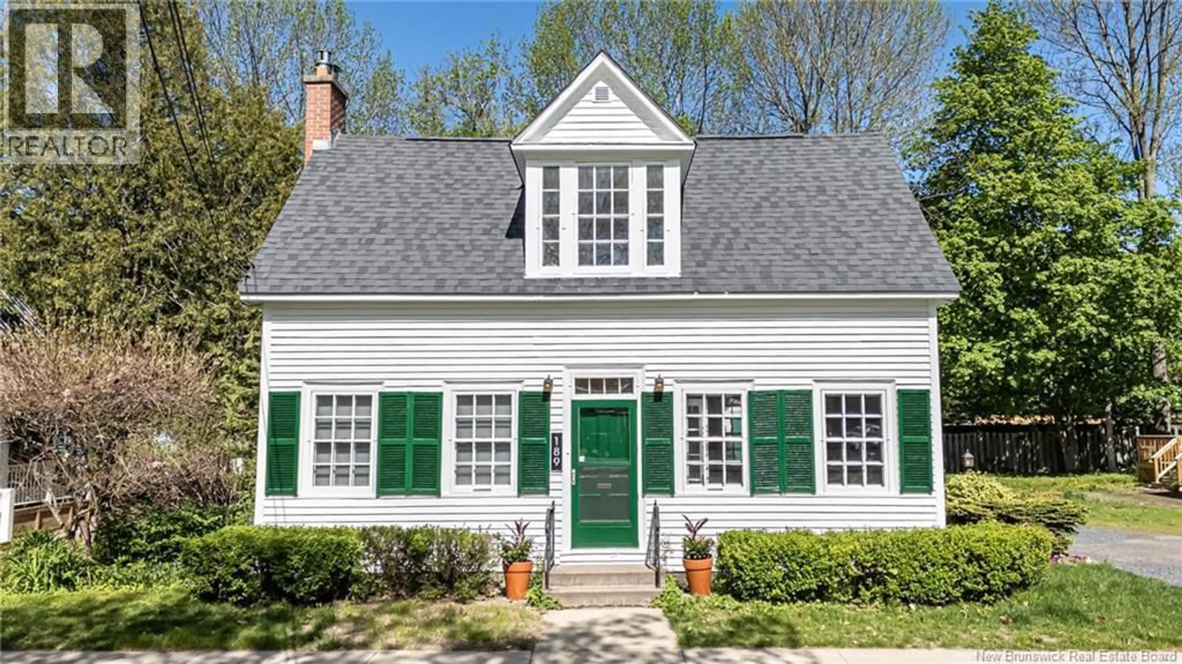 Home with vinyl exterior material, street for 189 UNIVERSITY AVENUE, Fredericton New Brunswick E3B4H6