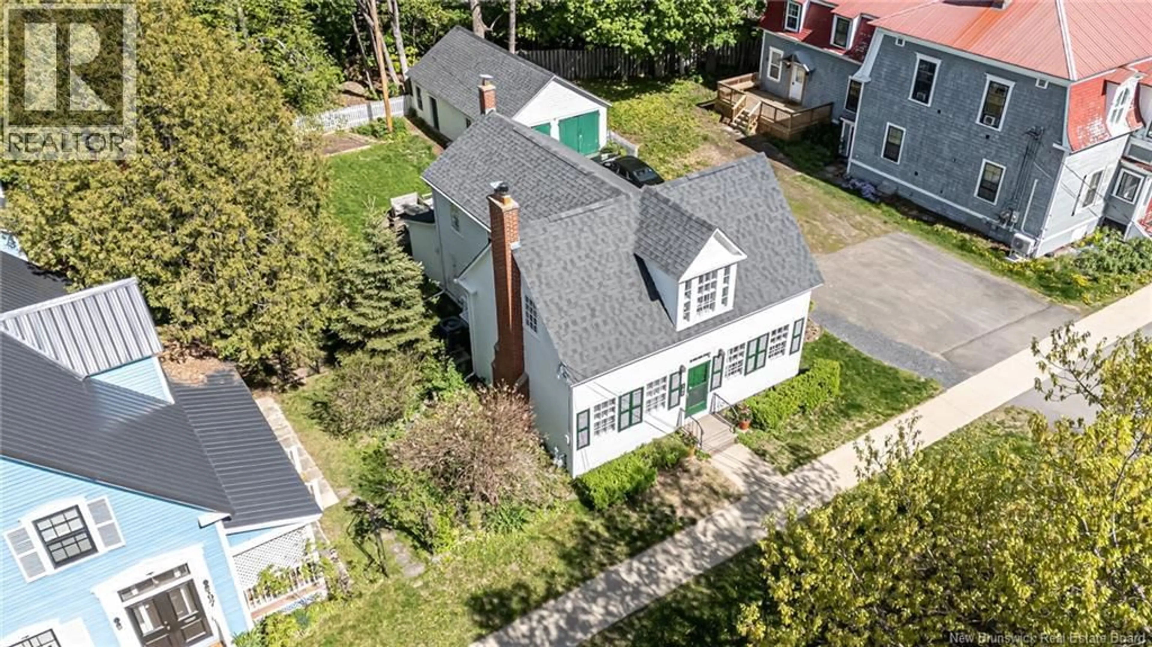 A pic from outside/outdoor area/front of a property/back of a property/a pic from drone, street for 189 UNIVERSITY AVENUE, Fredericton New Brunswick E3B4H6