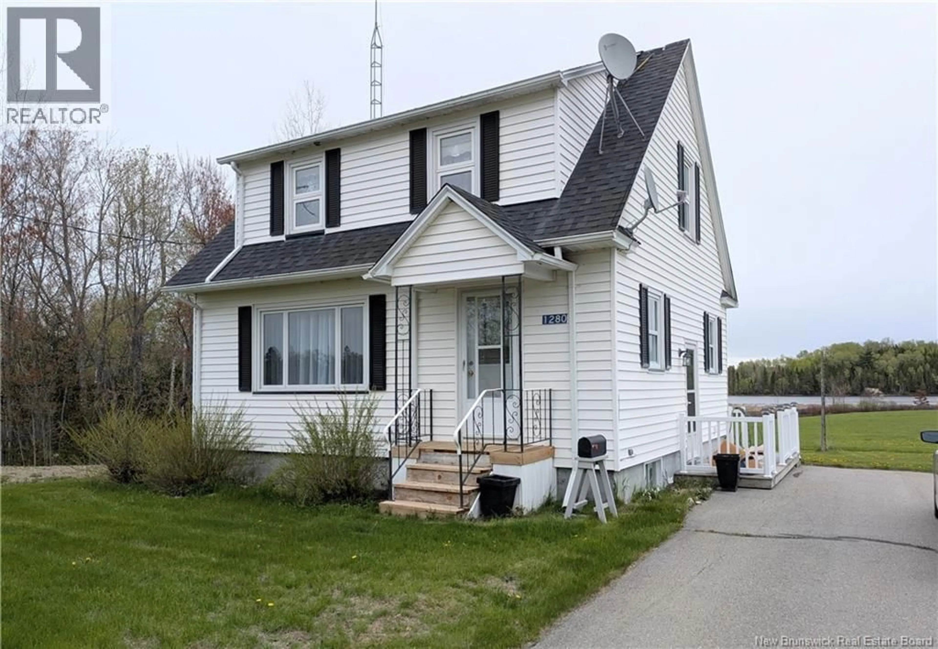 Home with vinyl exterior material, street for 1280 ROUTE 460, Tabusintac New Brunswick E1H1C6