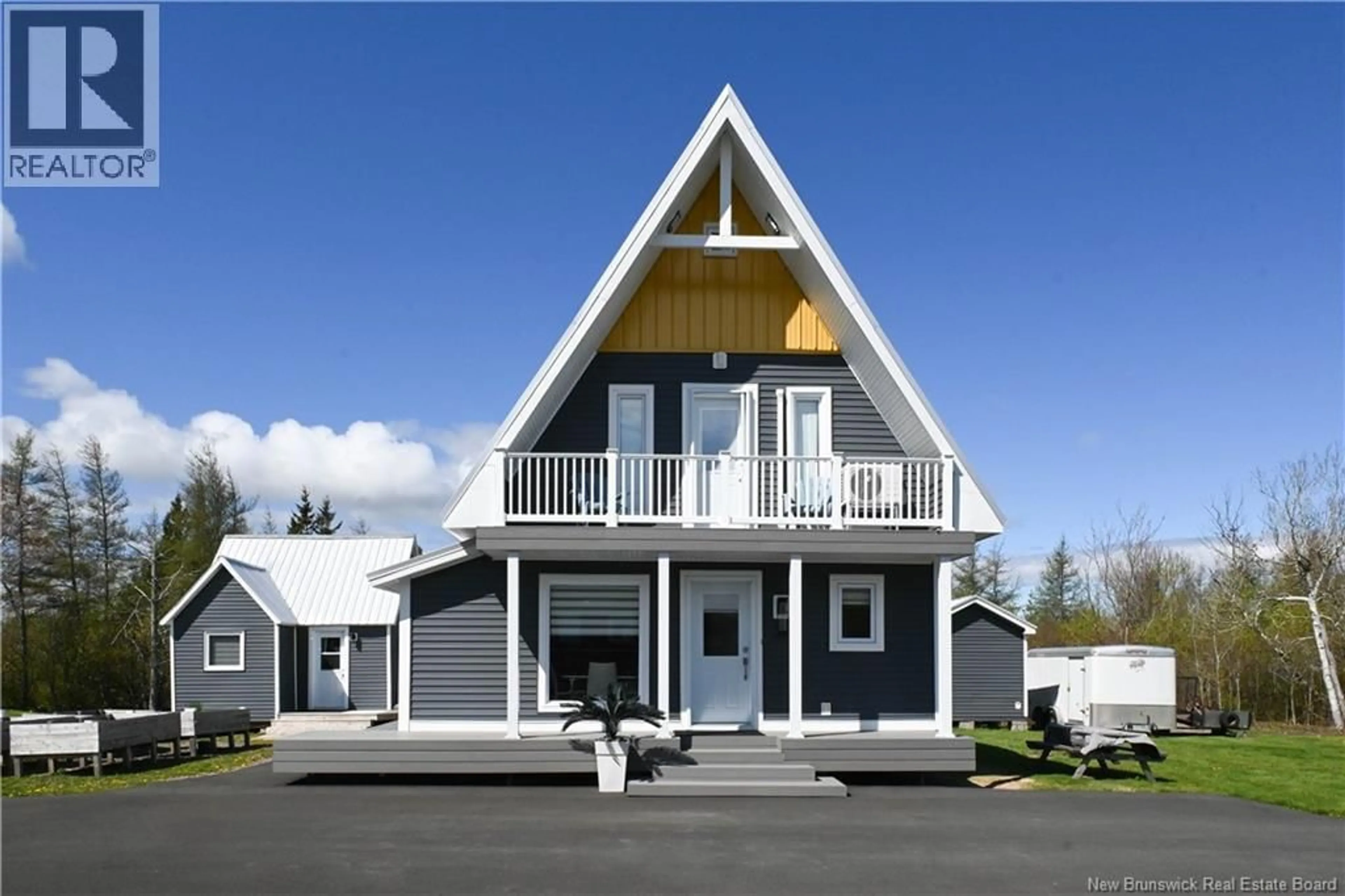 Home with vinyl exterior material, unknown for 27 CHIASSON ROAD, Caraquet New Brunswick E1W1A3