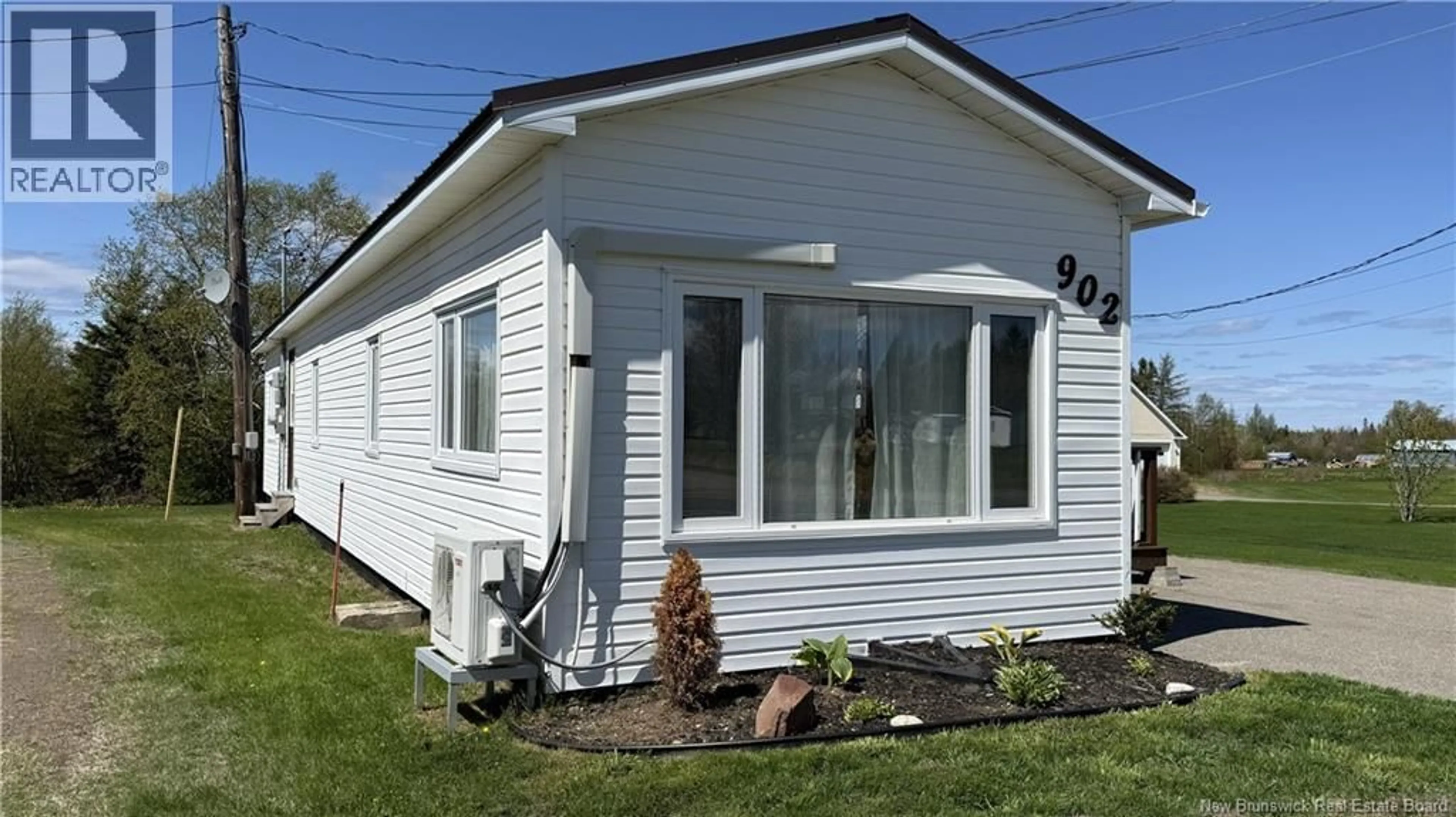 Home with vinyl exterior material, building for 902 BOULEVARD DES ACADIENS BOULEVARD, Bertrand New Brunswick E1W1H6