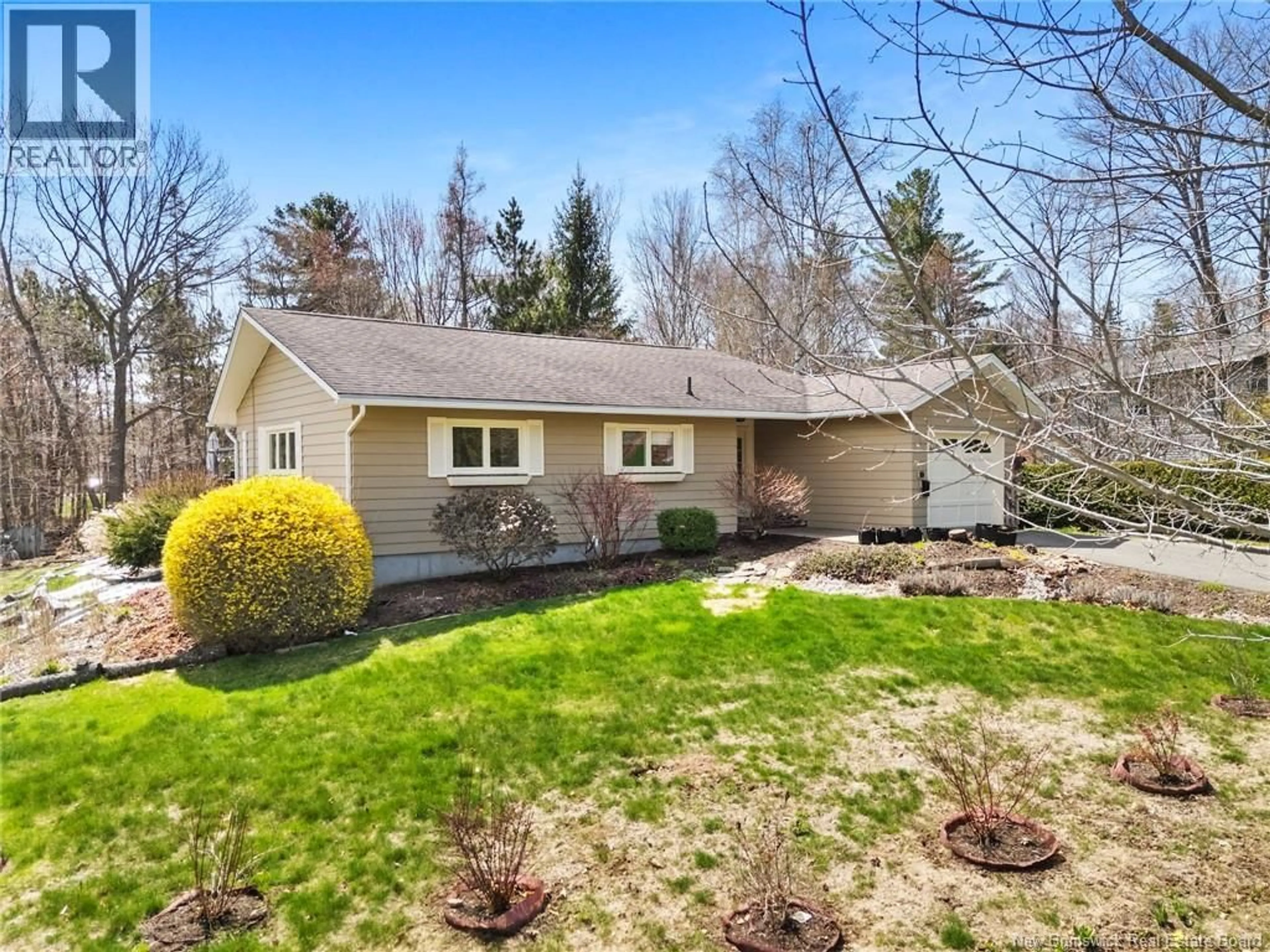 Home with vinyl exterior material, street for 19 FOREST ACRES COURT, Fredericton New Brunswick E3B4C2