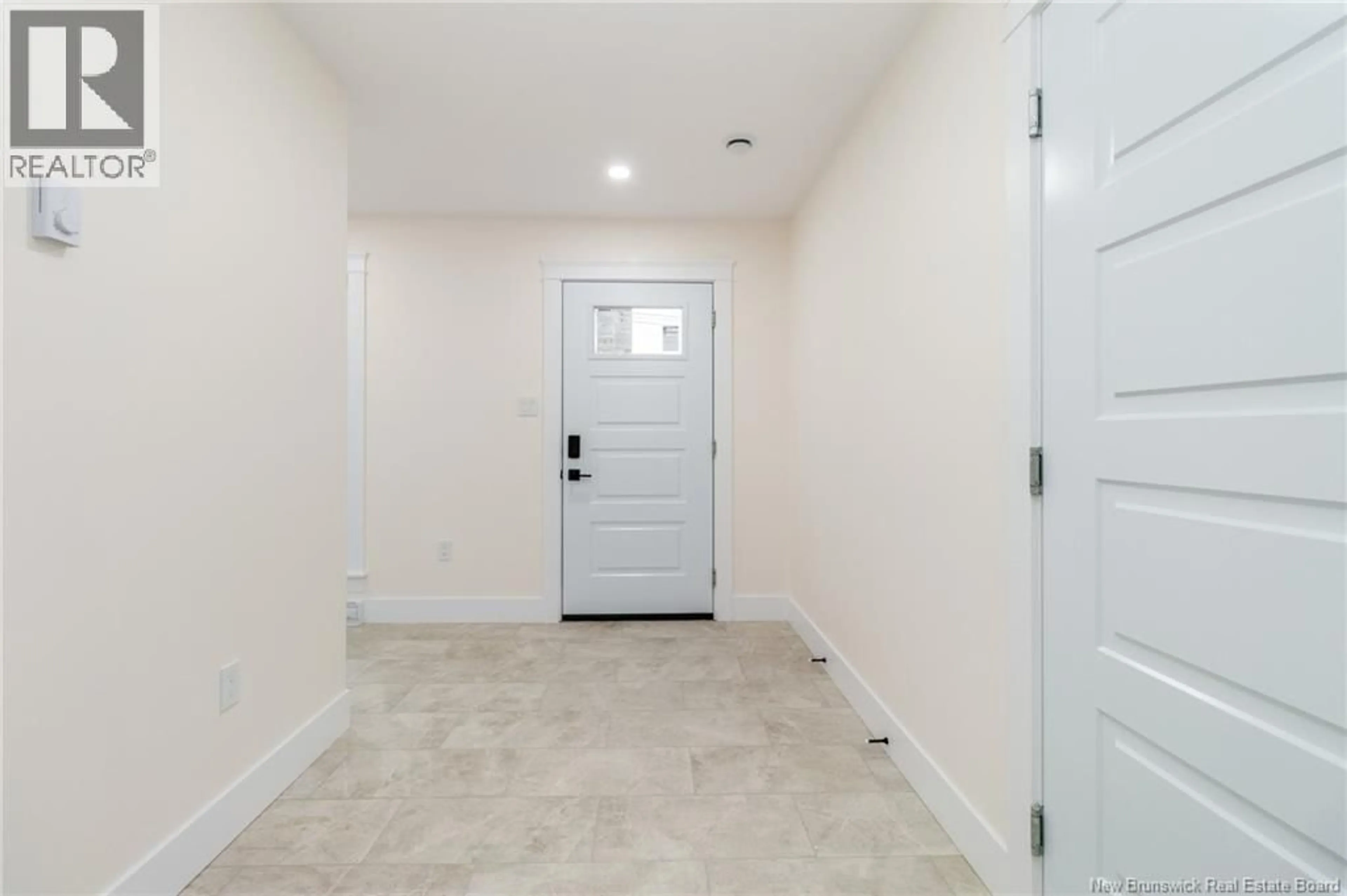 Indoor entryway for B - 378 WOODSTOCK ROAD, Fredericton New Brunswick E3B2H7