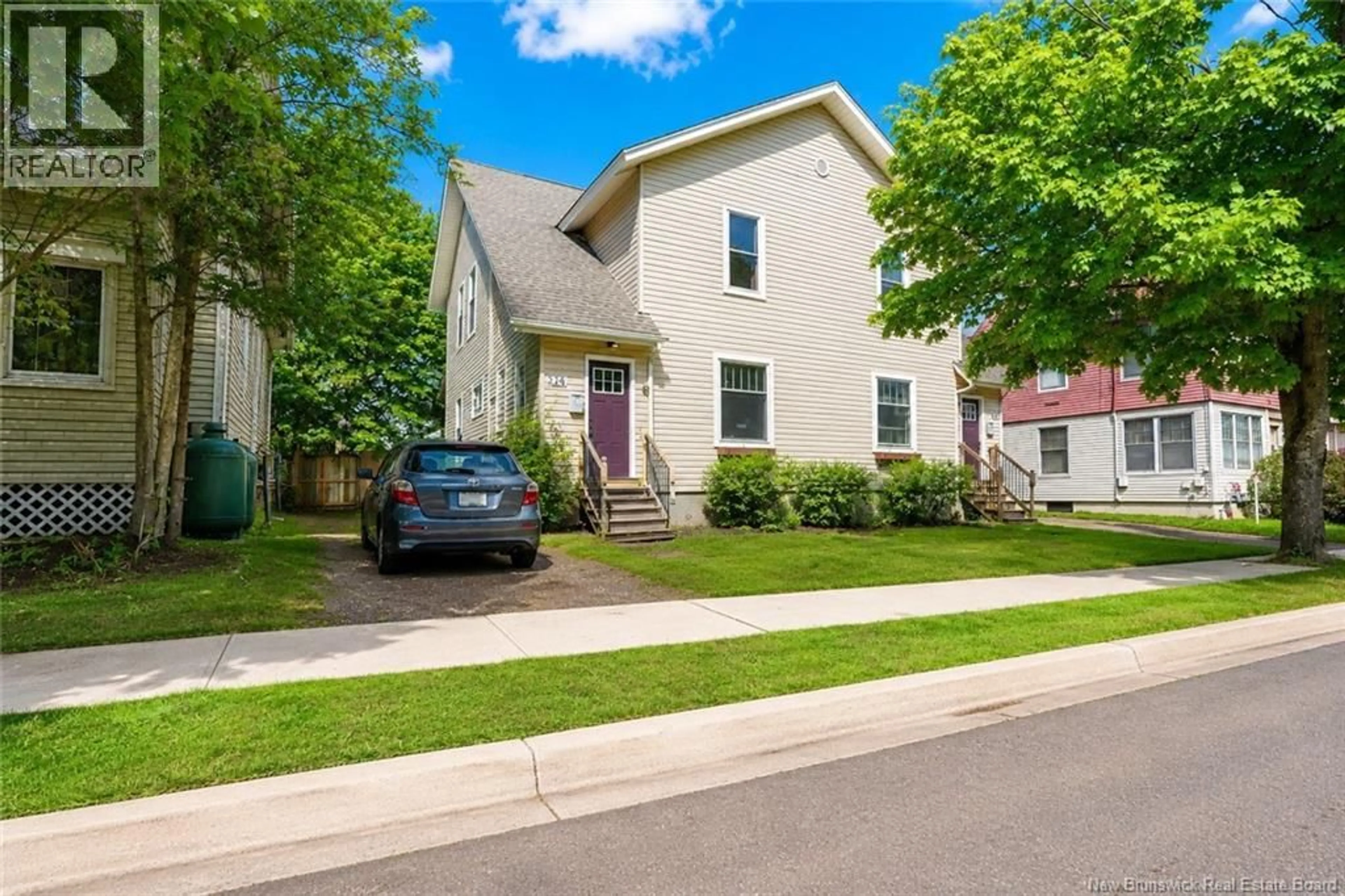 Home with vinyl exterior material, street for 24-26 HENRY, Moncton New Brunswick E1C5B7