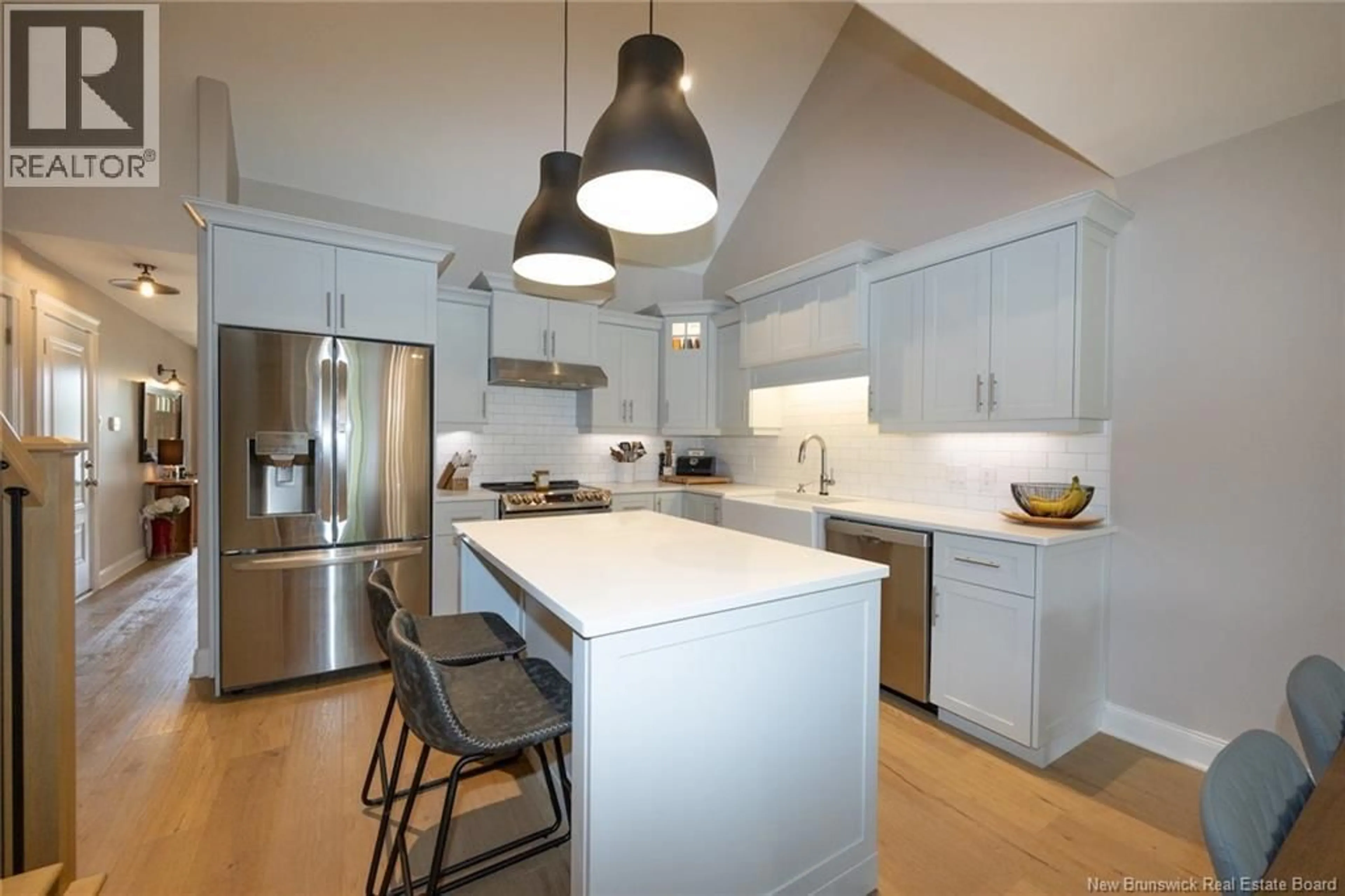Contemporary kitchen, unknown for 29 CAMDEN LANE, Fredericton New Brunswick E3G0E5