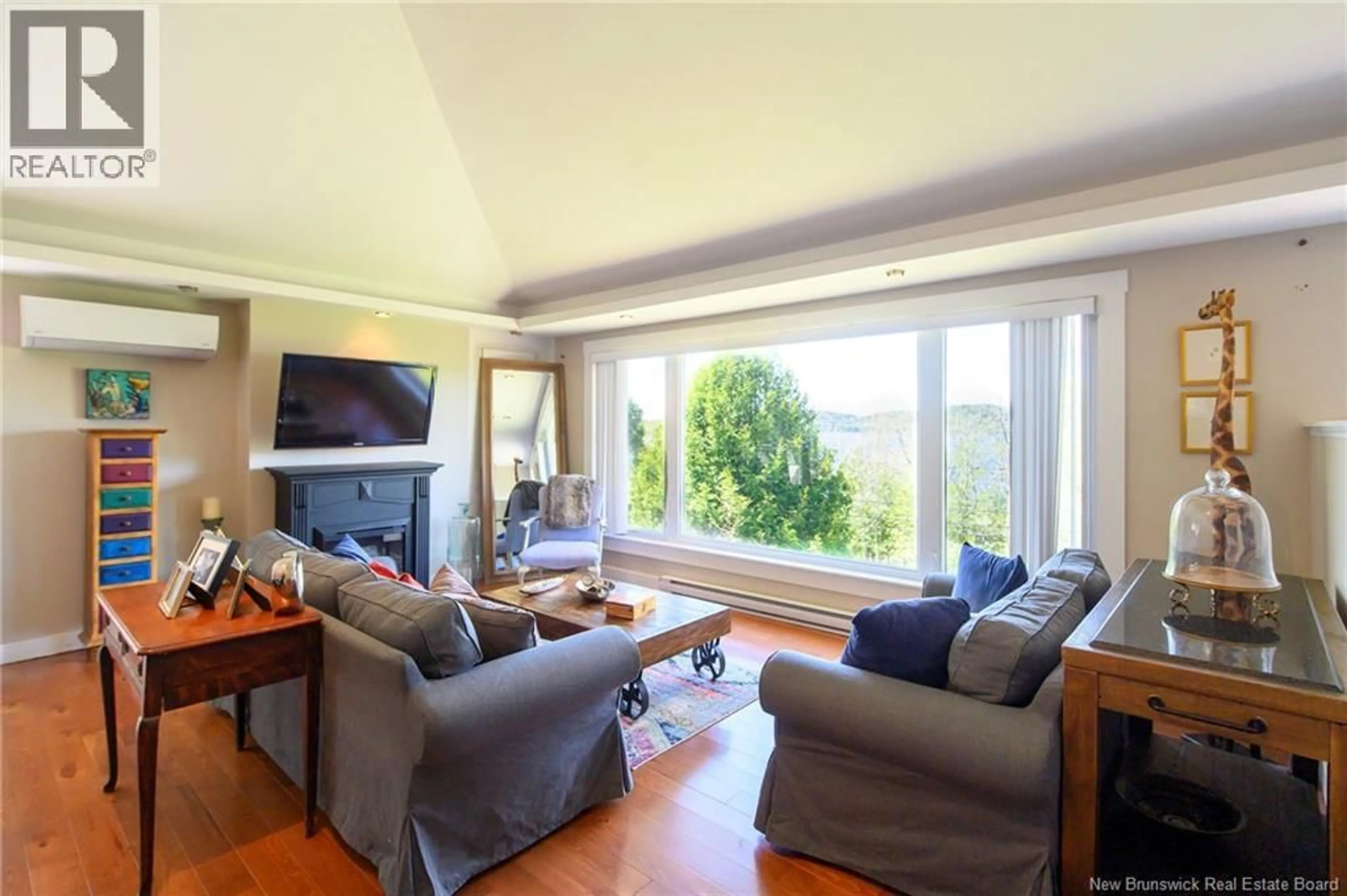 Living room with furniture, wood/laminate floor for 462 GONDOLA POINT ROAD, Quispamsis New Brunswick E2E1E2