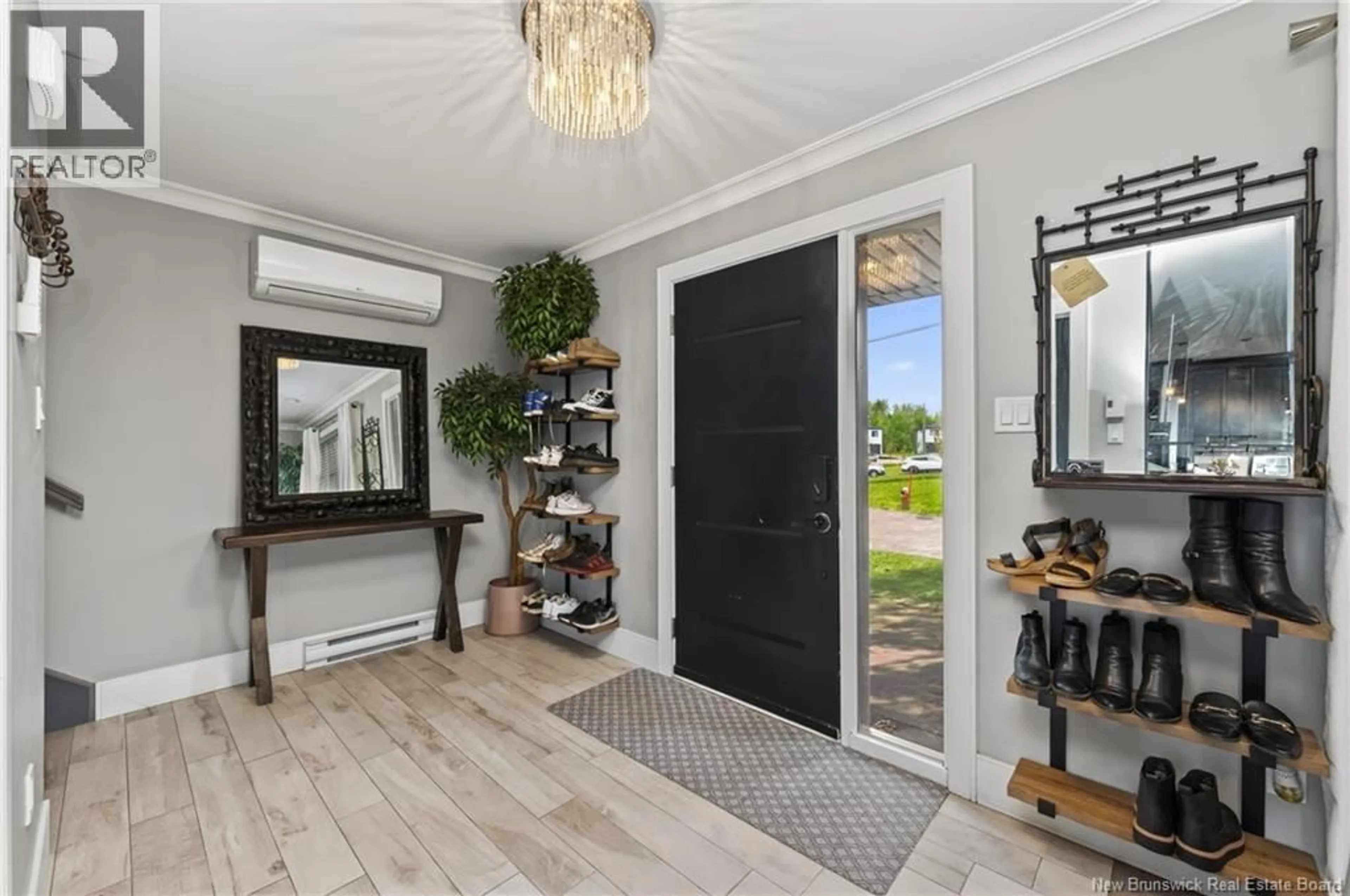 Indoor entryway for 84 FRANCFORT CRESCENT, Moncton New Brunswick E1G5W6