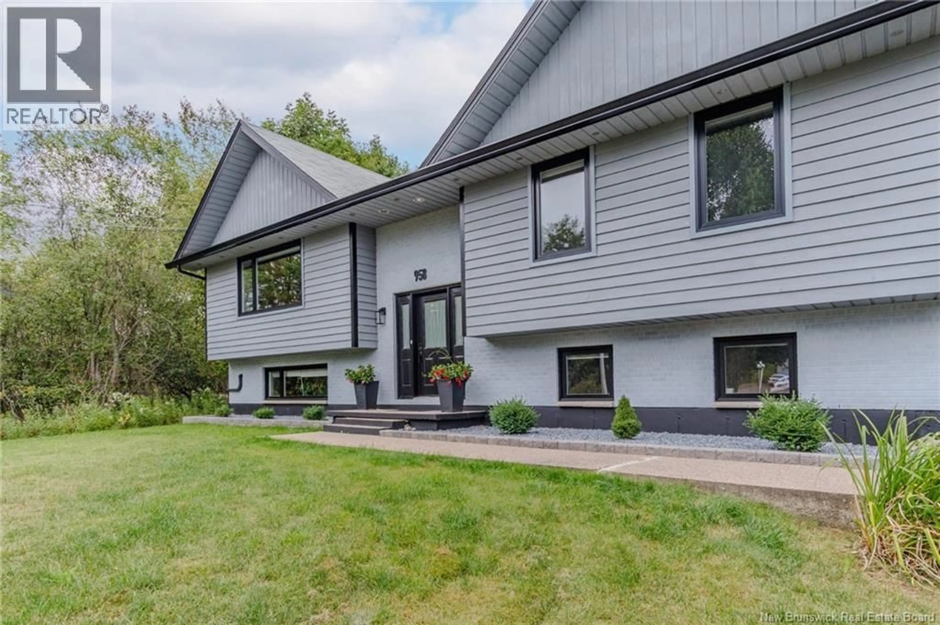 Home with vinyl exterior material, street for 958 KENNEBECASIS DRIVE, Saint John New Brunswick E2K5A8