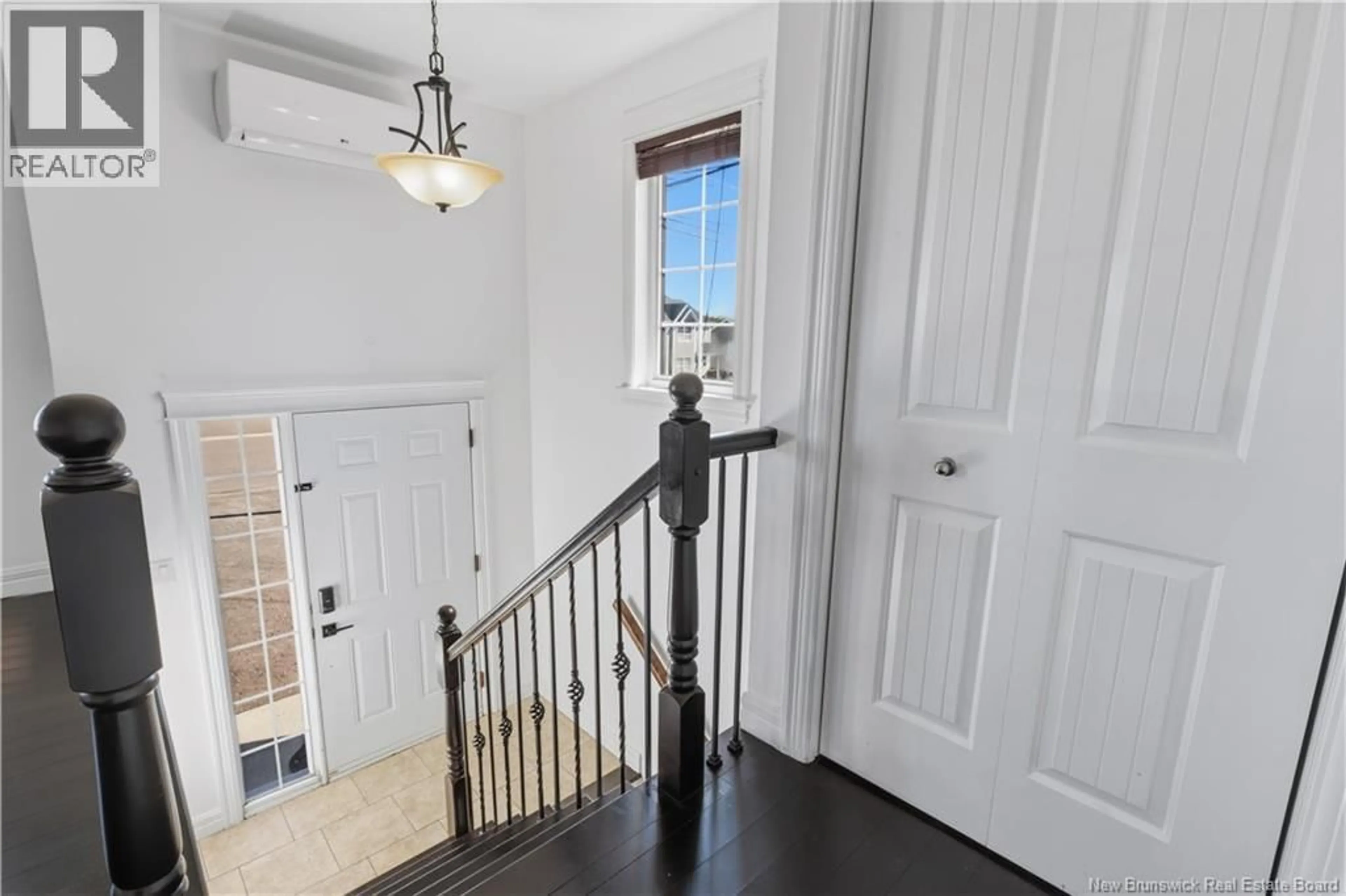 Indoor entryway for 899 BERNARD ST, Dieppe New Brunswick E1A4S6