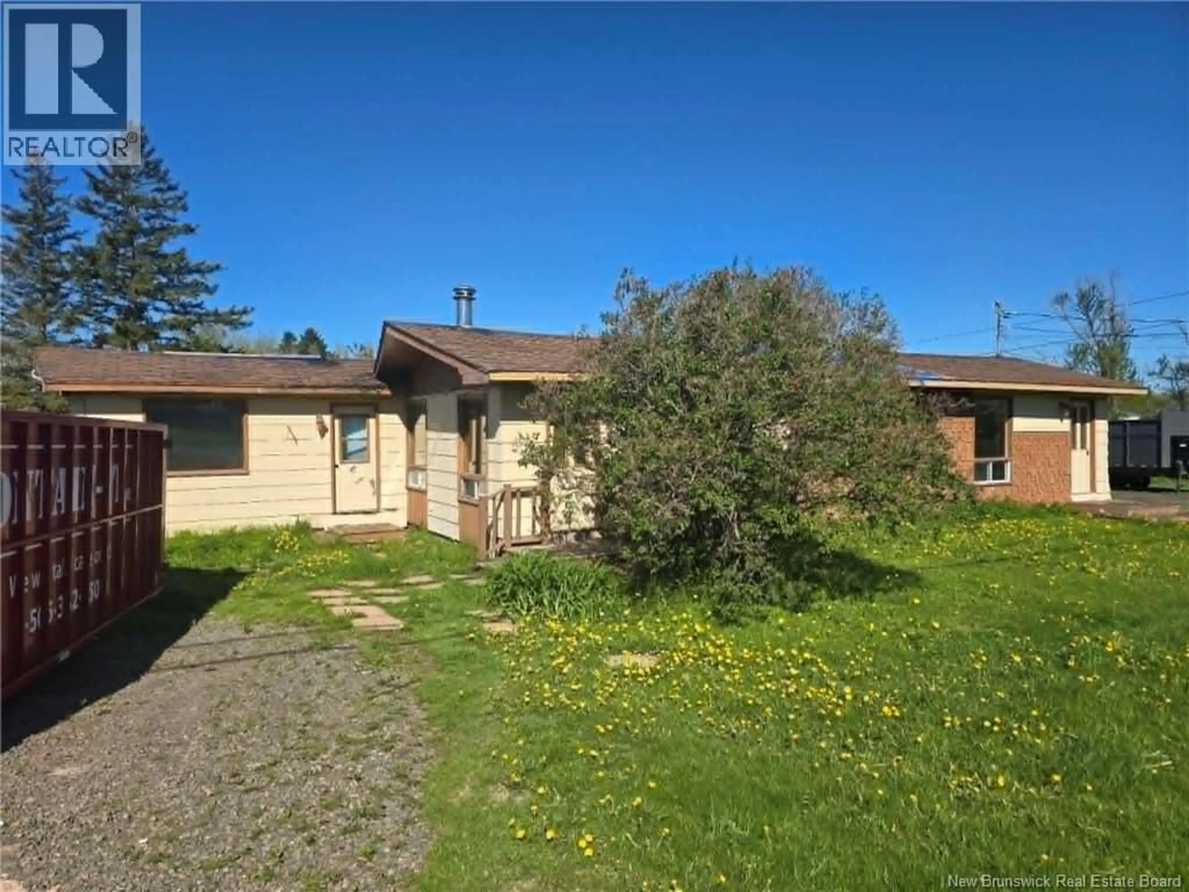 A pic from outside/outdoor area/front of a property/back of a property/a pic from drone, street for 751 CH LEBLANC, Saint-Andre-LeBlanc New Brunswick E4P6B3