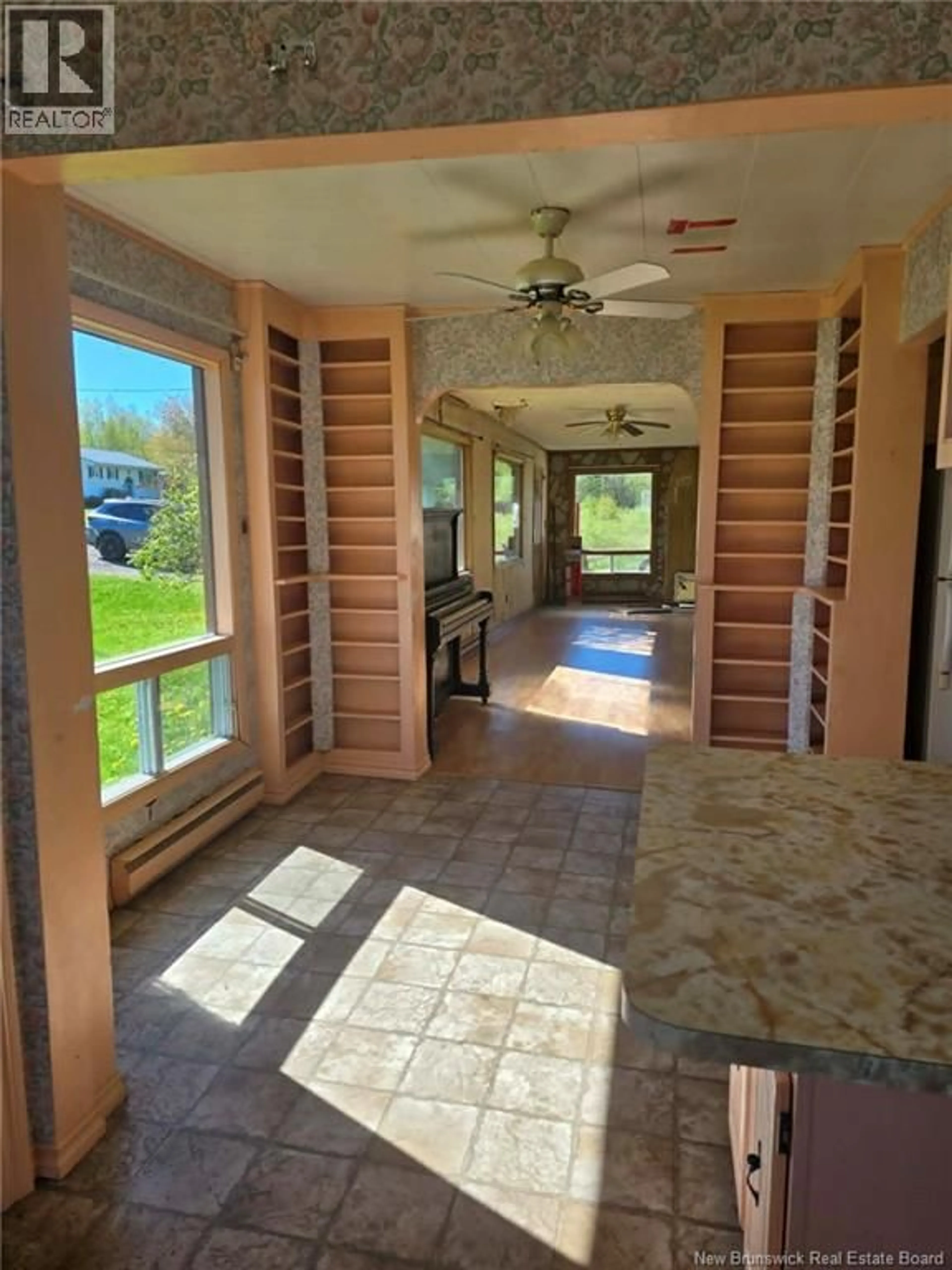 Indoor entryway for 751 CH LEBLANC, Saint-Andre-LeBlanc New Brunswick E4P6B3
