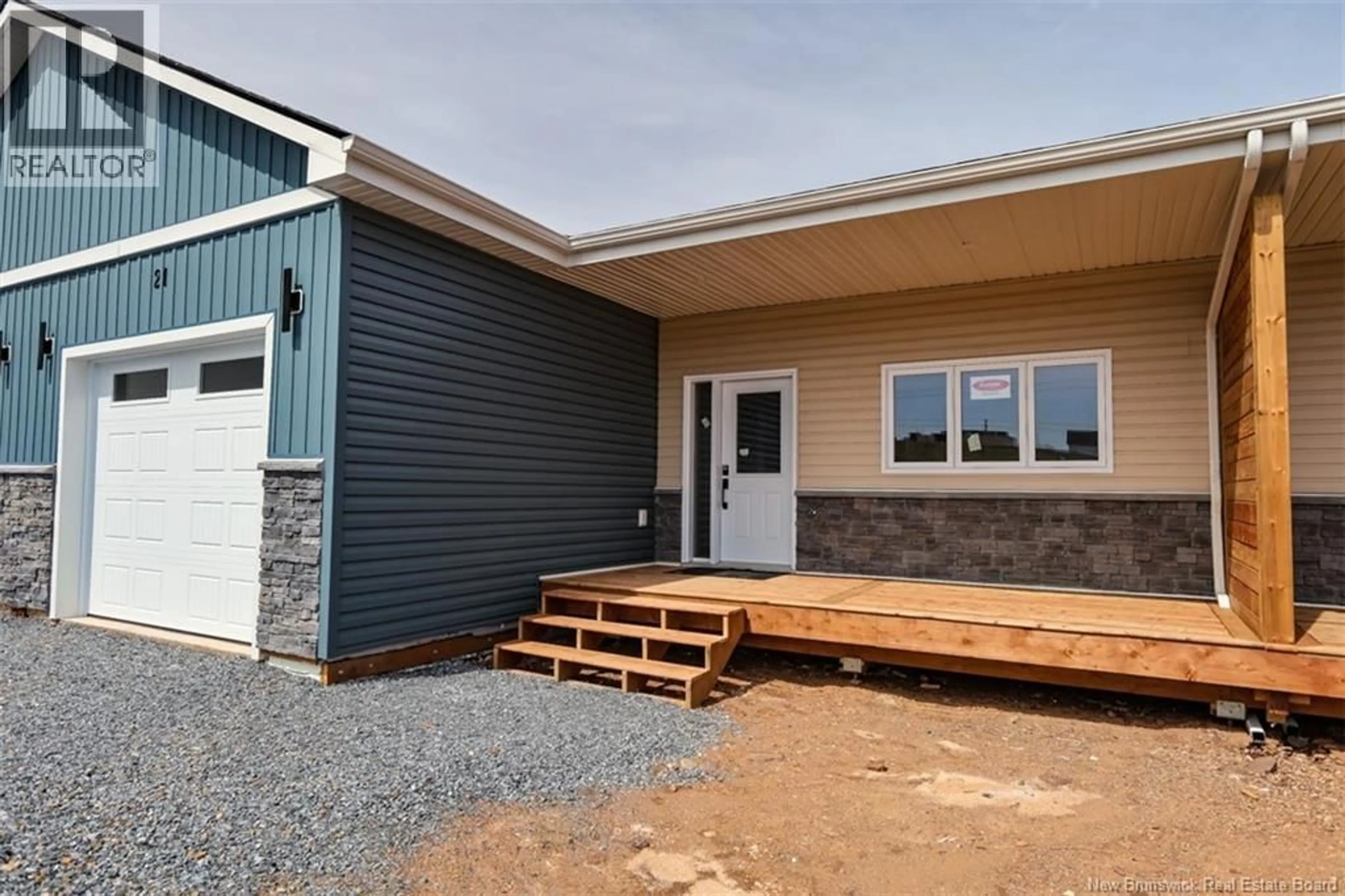 Home with vinyl exterior material, unknown for 21 WHITE PINE, Hampton New Brunswick E5N0P3