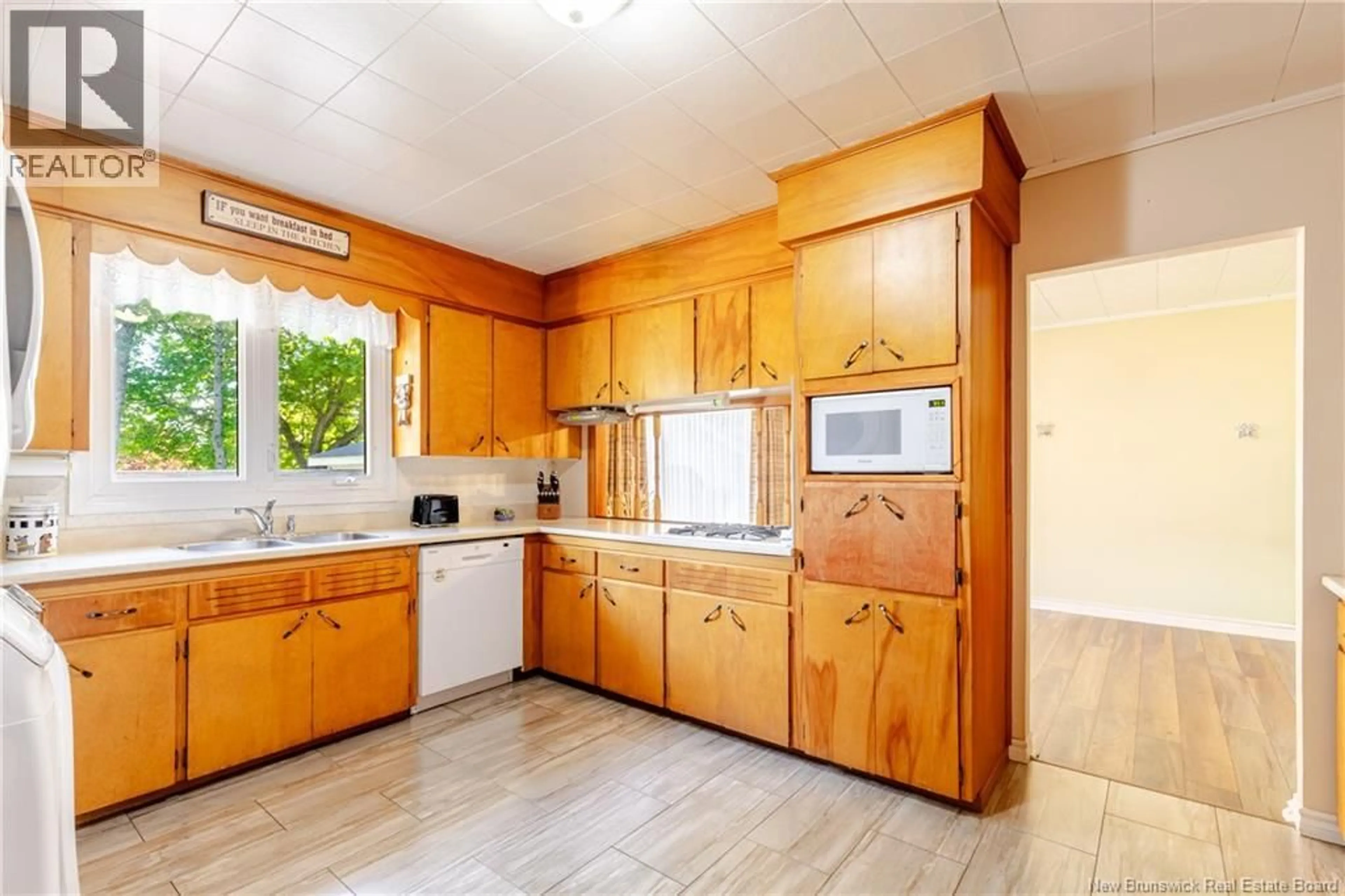 Standard kitchen, unknown for 727 GREGG COURT, Fredericton New Brunswick E3B4H5