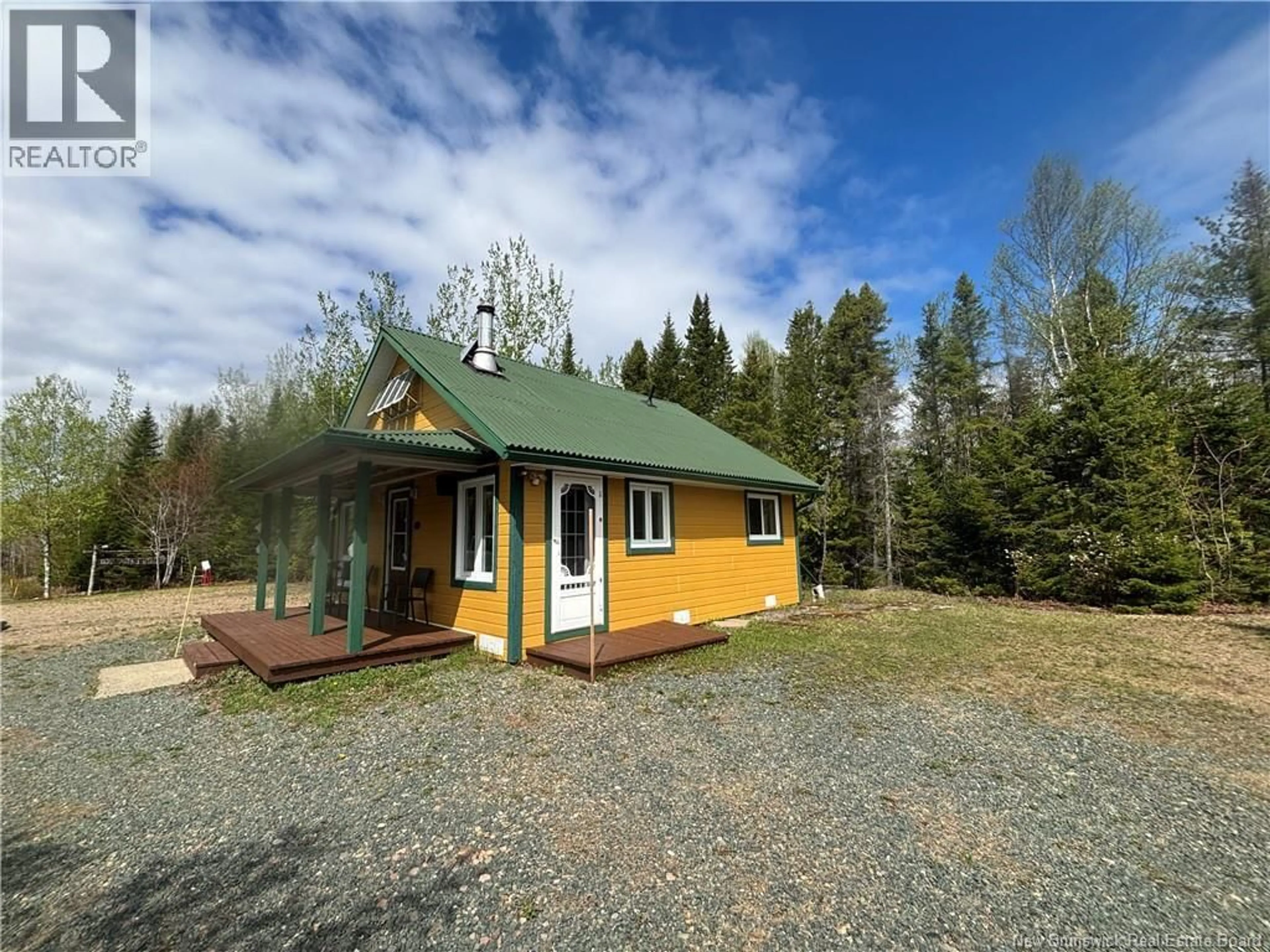 A pic from outside/outdoor area/front of a property/back of a property/a pic from drone, unknown for Camp - RUE DE LA GARE, Pointe-Verte New Brunswick E8J2N3