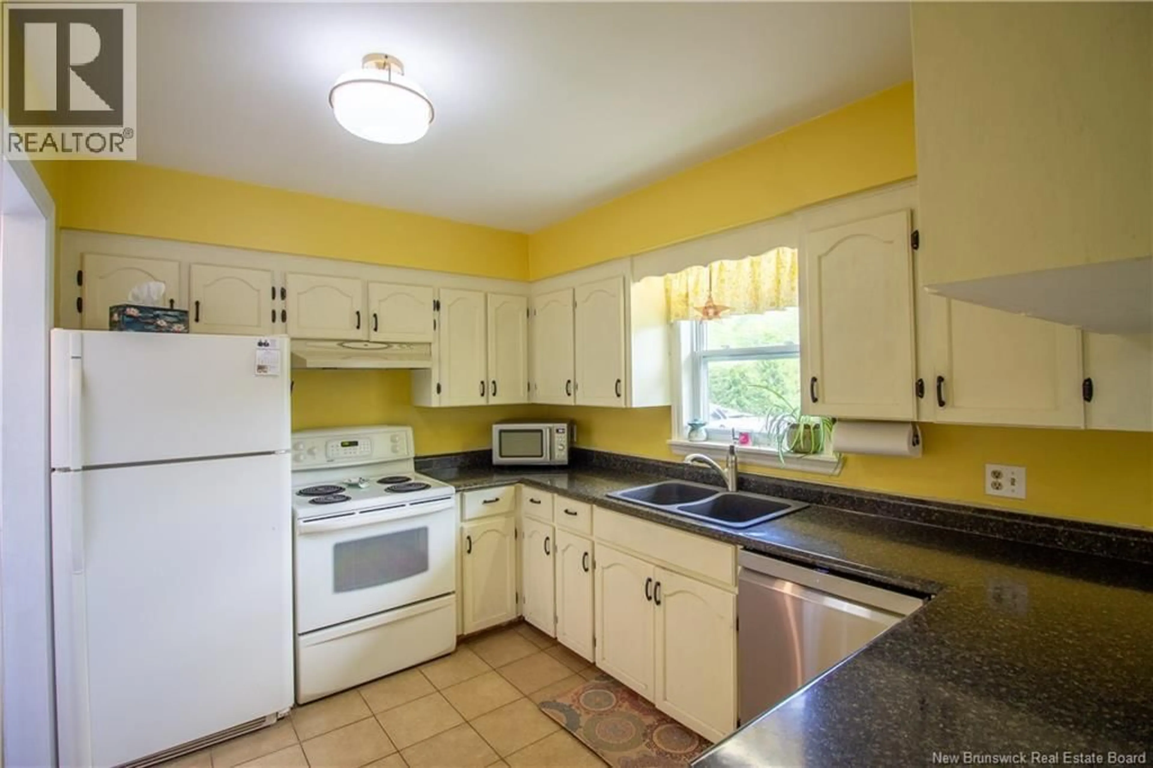 Standard kitchen, ceramic/tile floor for 109 MAPLETON CRESCENT, Hampton New Brunswick E5N5E7