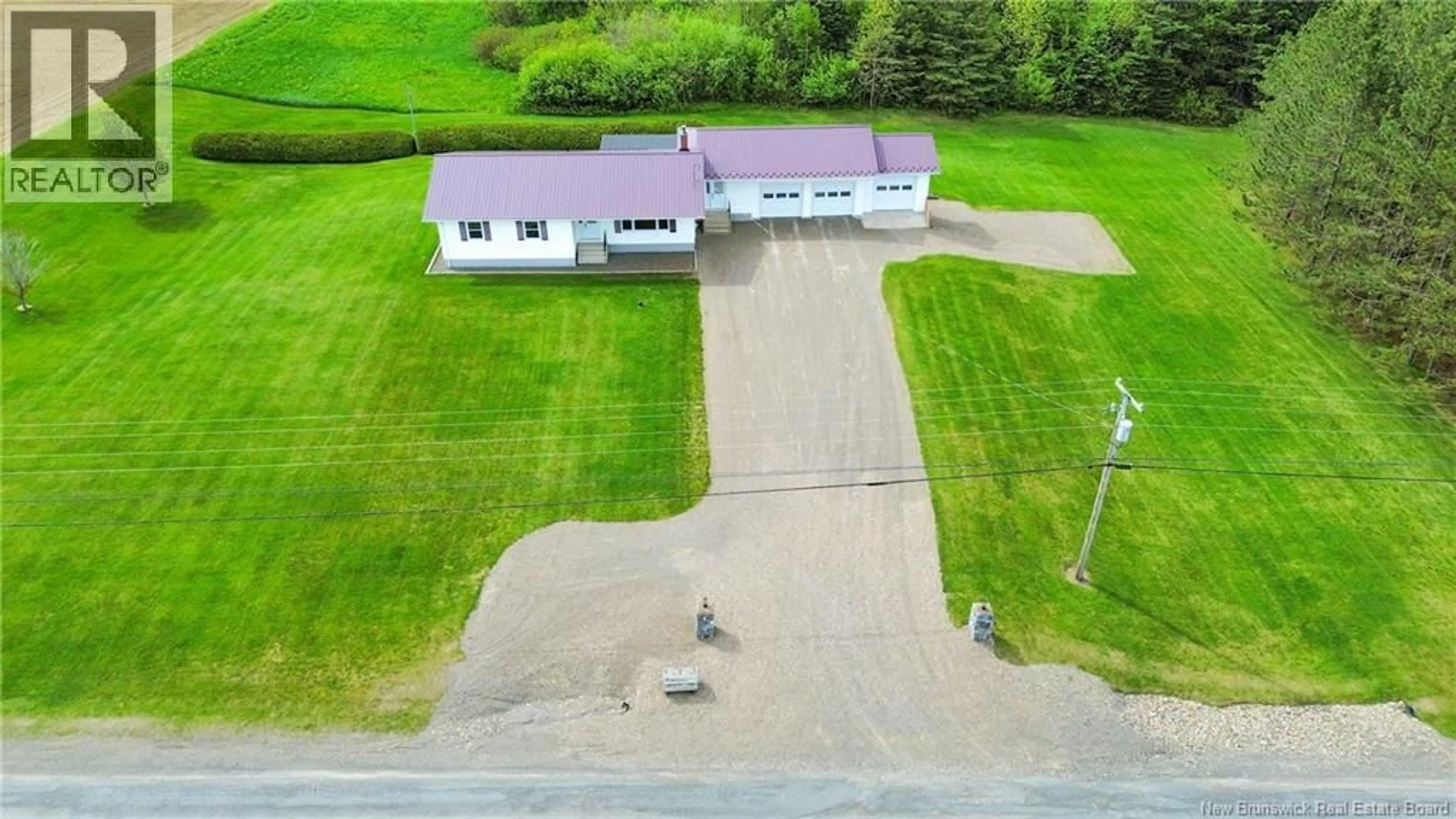 A pic from outside/outdoor area/front of a property/back of a property/a pic from drone, building for 280 BURNHAM ROAD, Florenceville-Bristol New Brunswick E7L1Z3