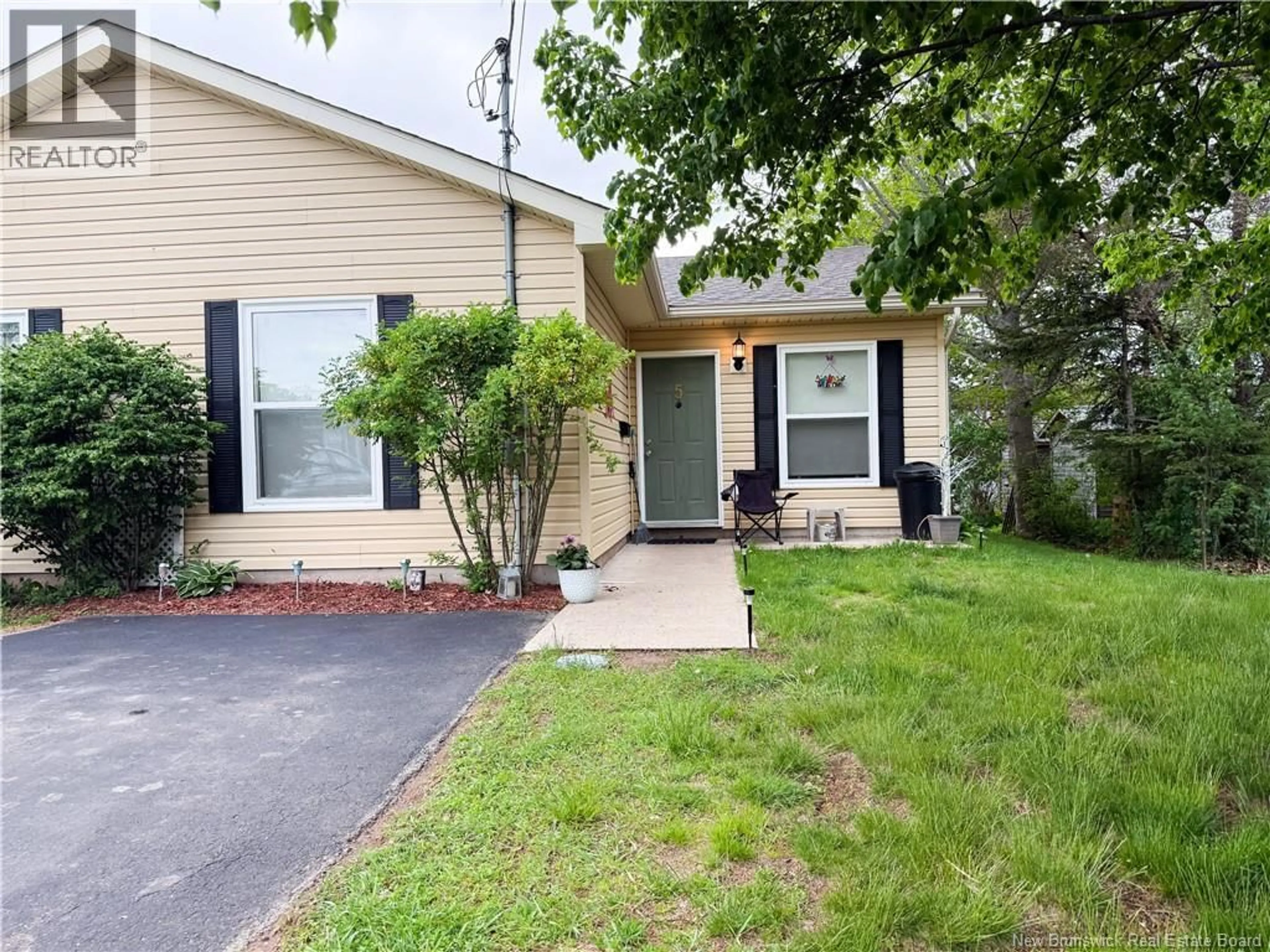 Home with vinyl exterior material, street for 5 IMPERIAL DRIVE, Sussex New Brunswick E4E0A7