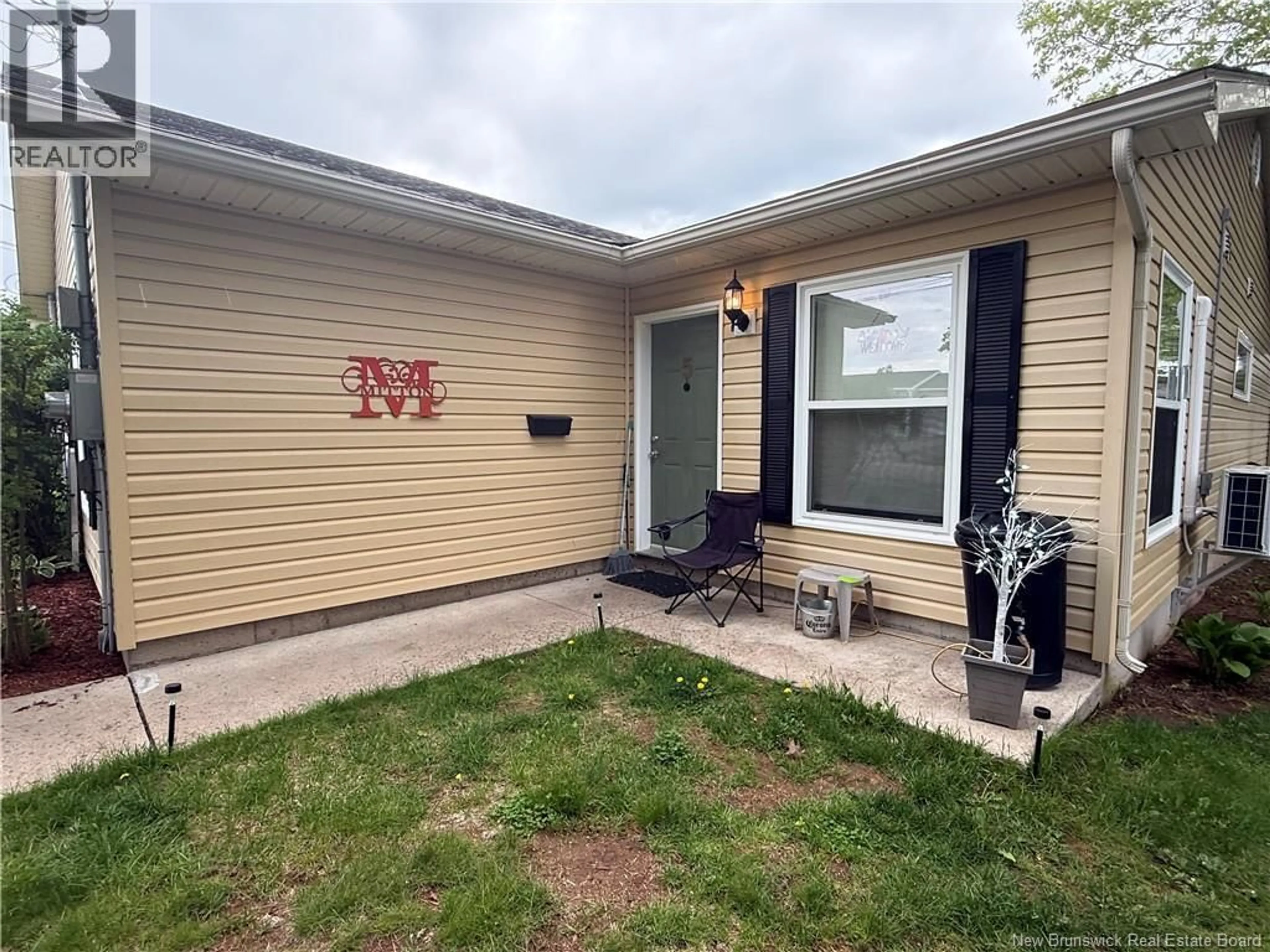 Home with vinyl exterior material, street for 5 IMPERIAL DRIVE, Sussex New Brunswick E4E0A7