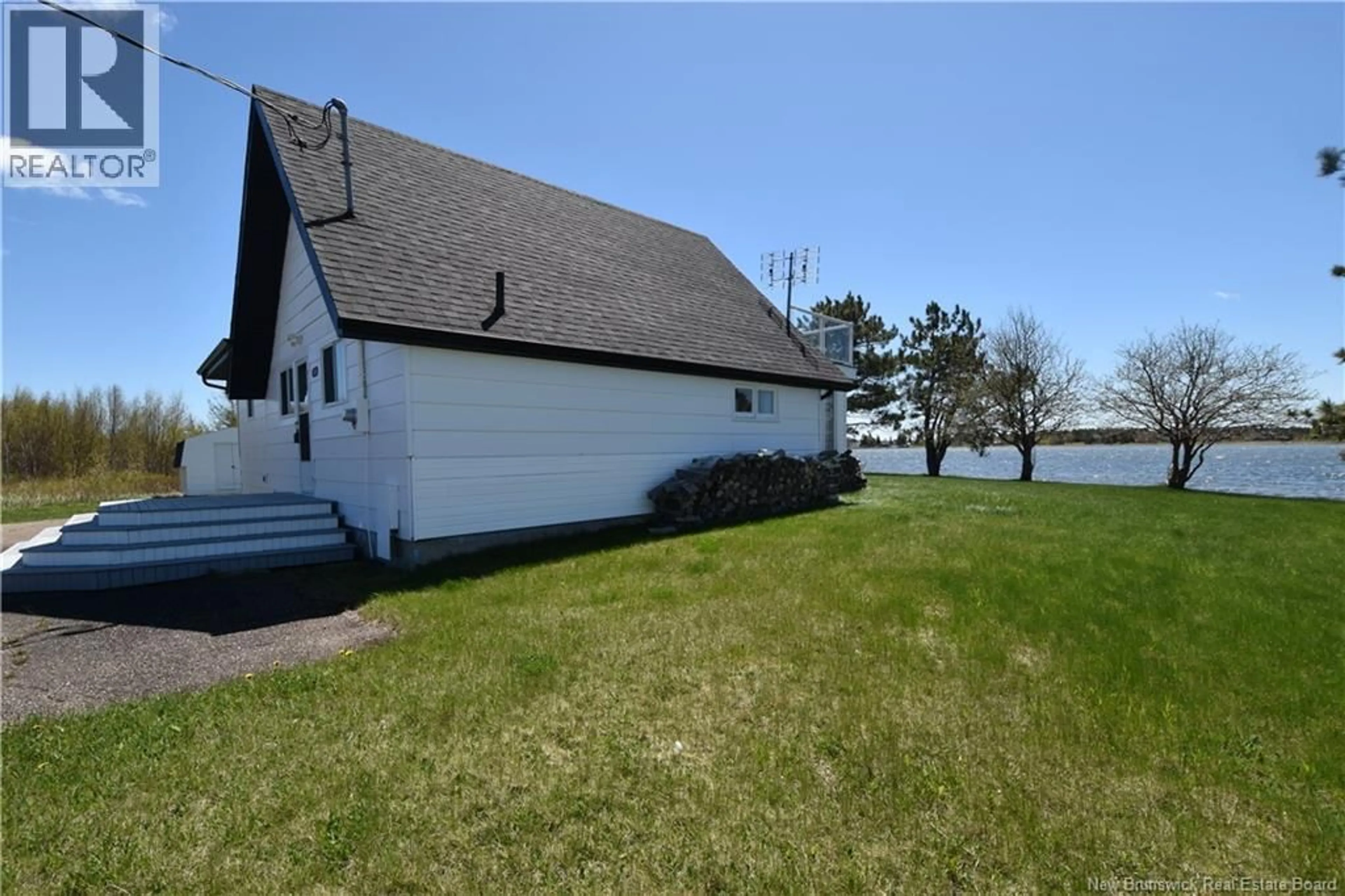 A pic from outside/outdoor area/front of a property/back of a property/a pic from drone, water/lake/river/ocean view for 470 SUREAU BLANC, Tracadie New Brunswick E1X4T9