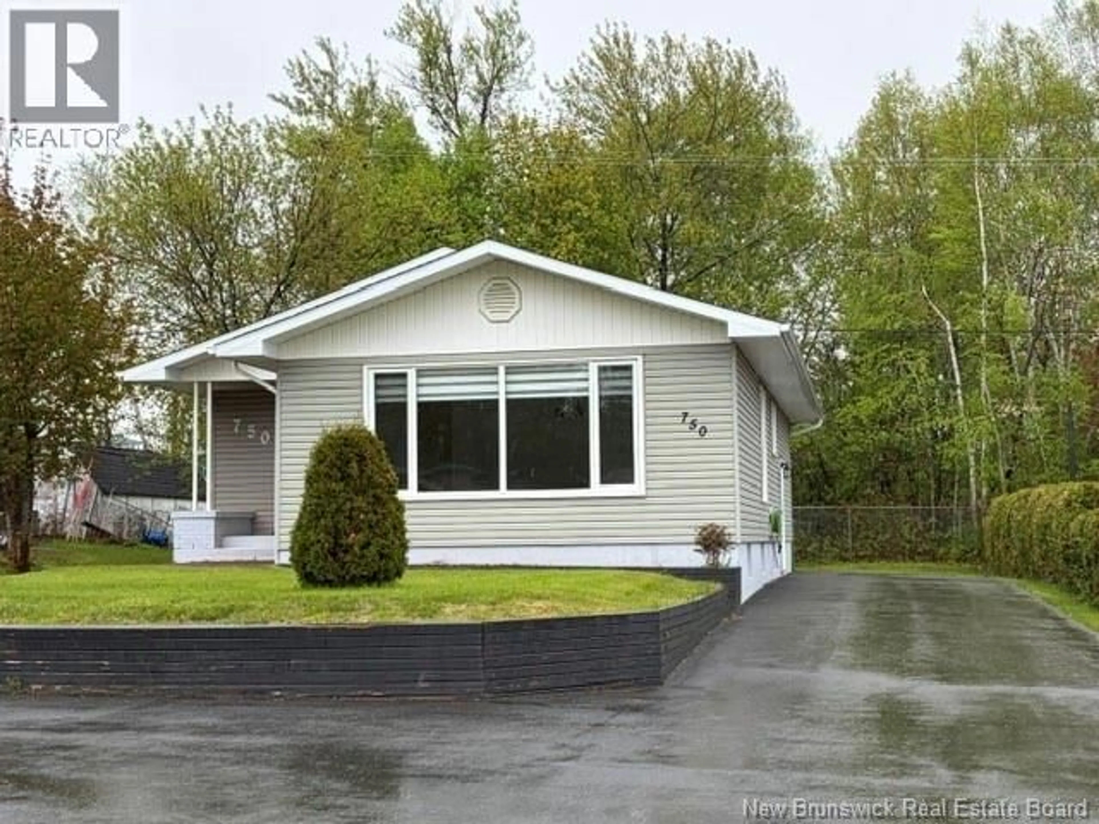 Home with vinyl exterior material, street for 750 PARKWOOD STREET, Bathurst New Brunswick E2A4C3