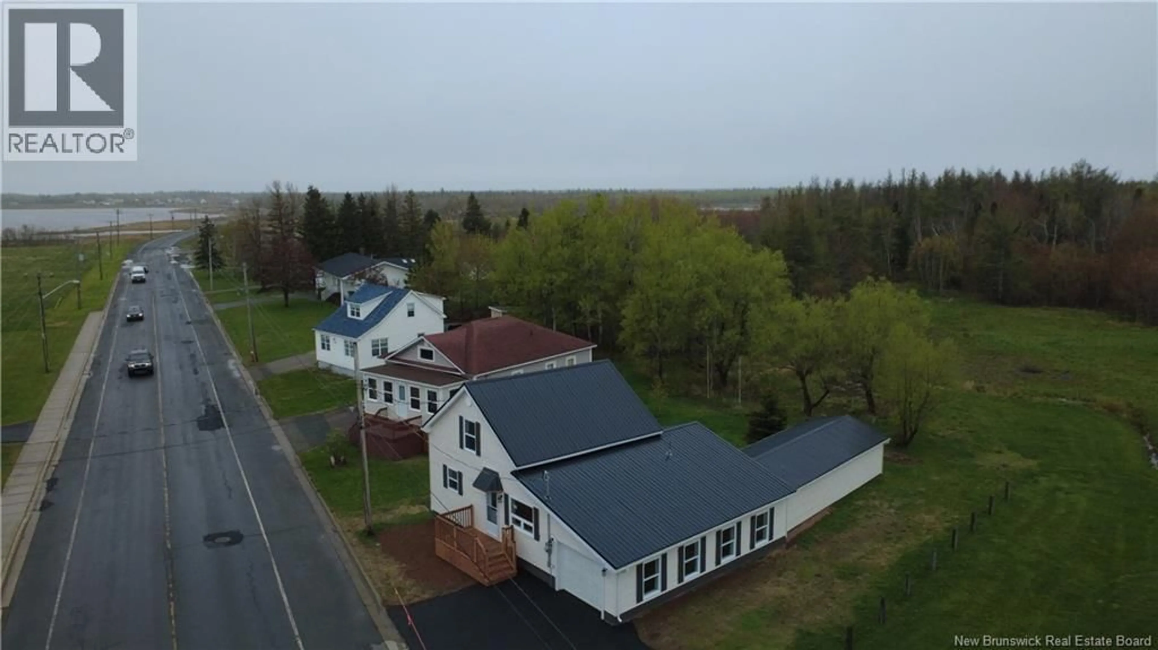 A pic from outside/outdoor area/front of a property/back of a property/a pic from drone, building for 311 BOUL. J.D. GAUTHIER BOUL., Shippagan New Brunswick E8S1N7
