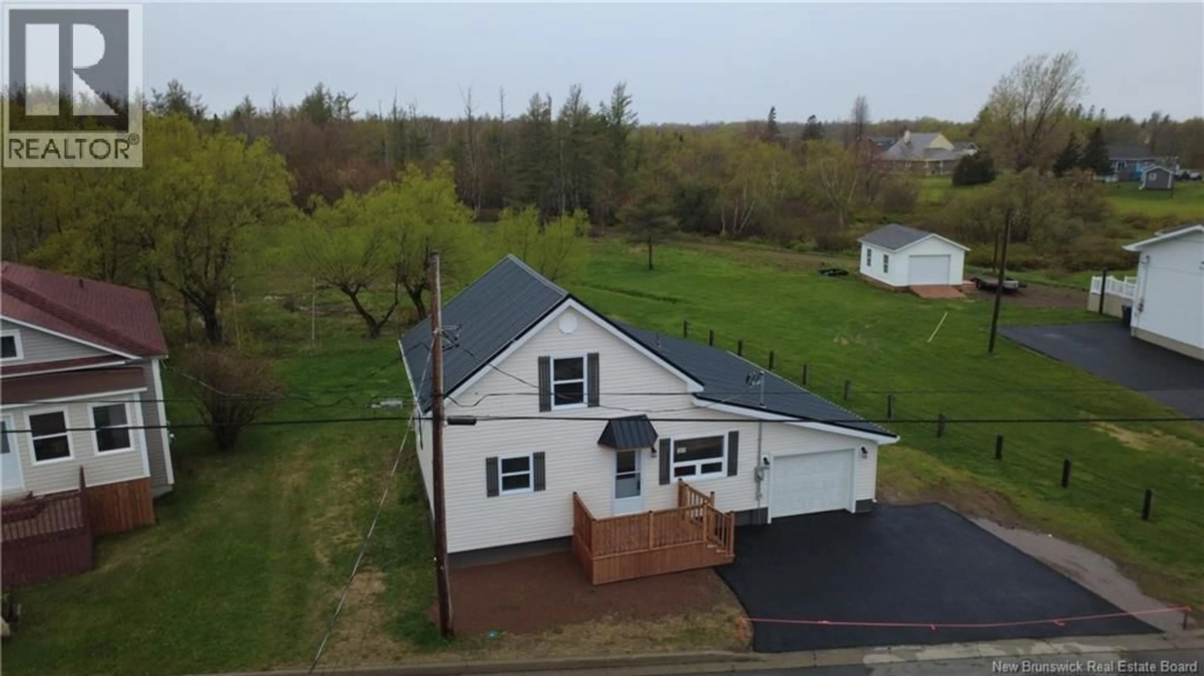 A pic from outside/outdoor area/front of a property/back of a property/a pic from drone, building for 311 BOUL. J.D. GAUTHIER BOUL., Shippagan New Brunswick E8S1N7