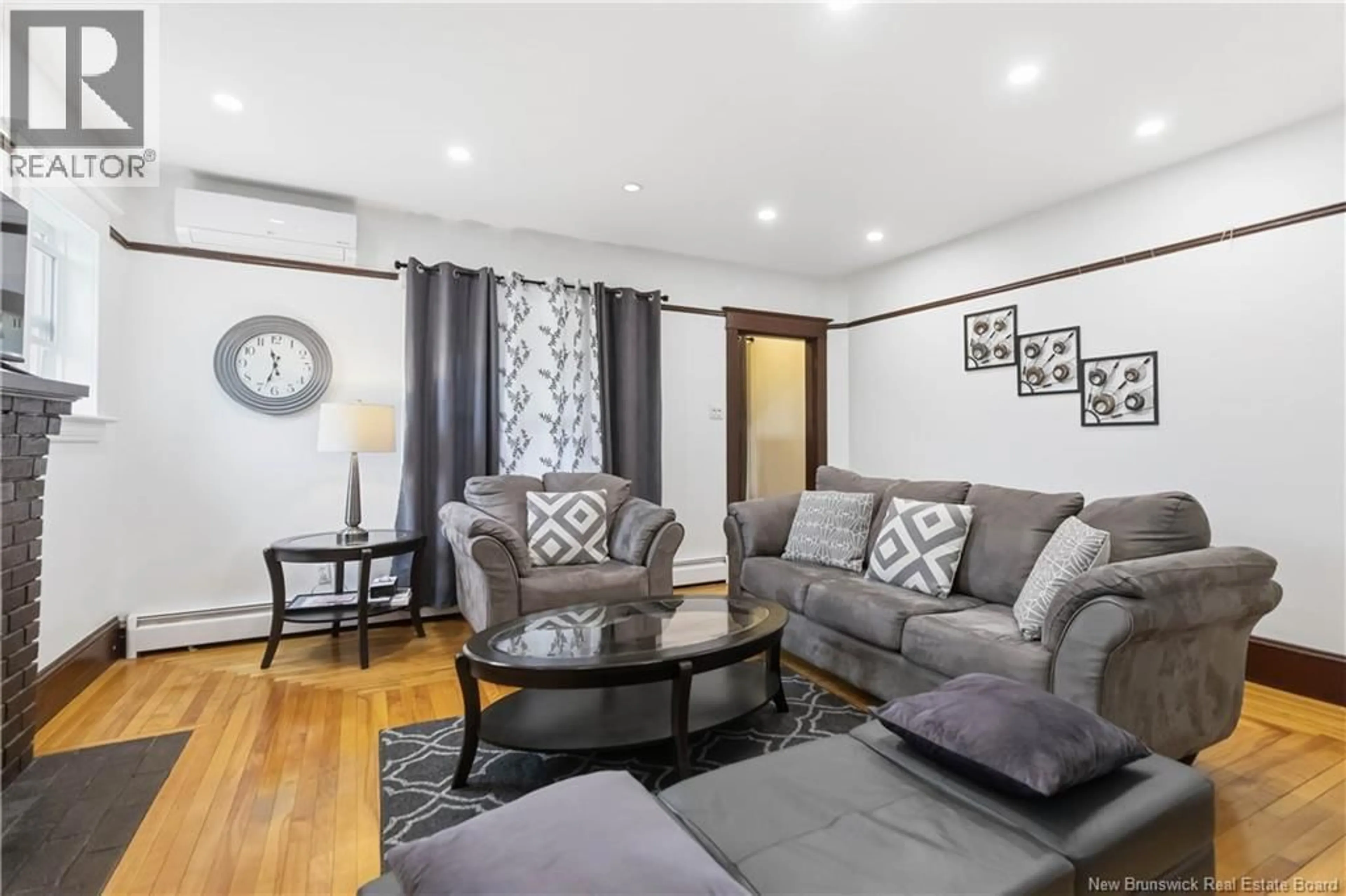 Living room with furniture, wood/laminate floor for 72-74 PORTLEDGE, Moncton New Brunswick E1C5S4
