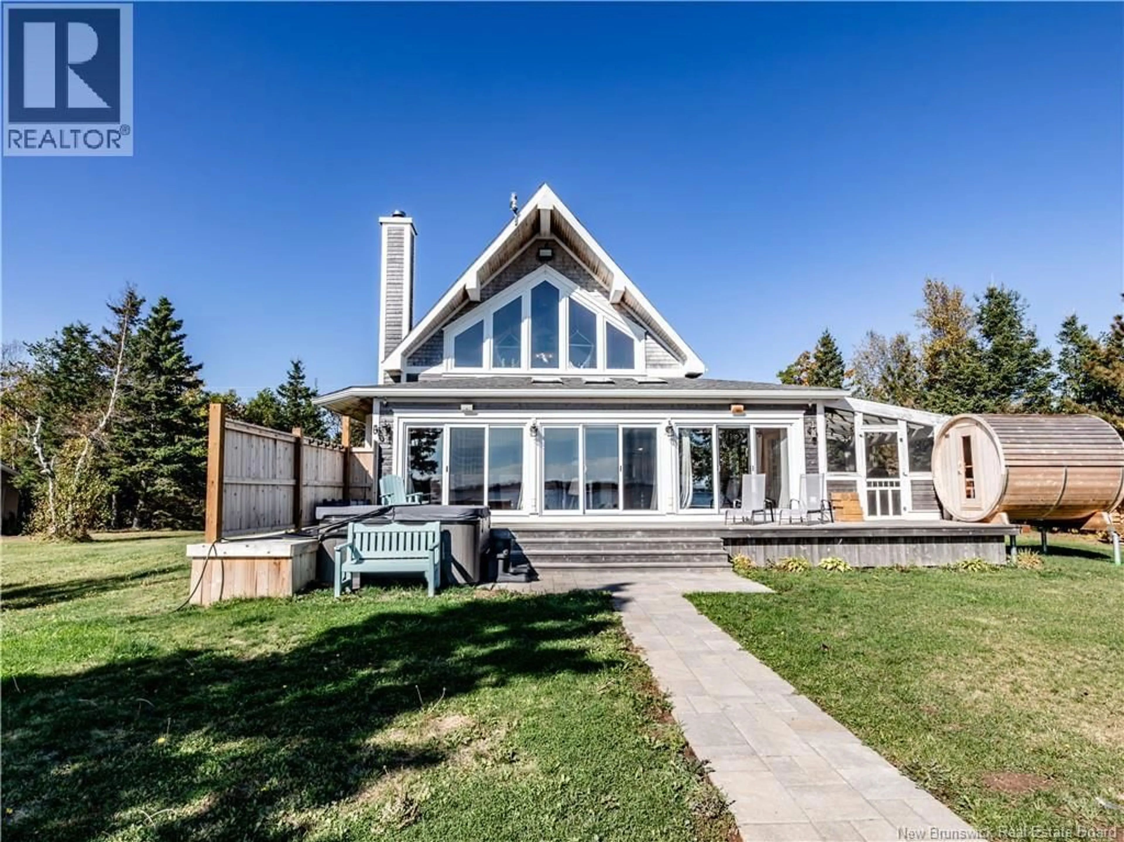 Home with vinyl exterior material, water/lake/river/ocean view for 702 CH DE LA POINTE, Richibucto-Village New Brunswick E4W1G3