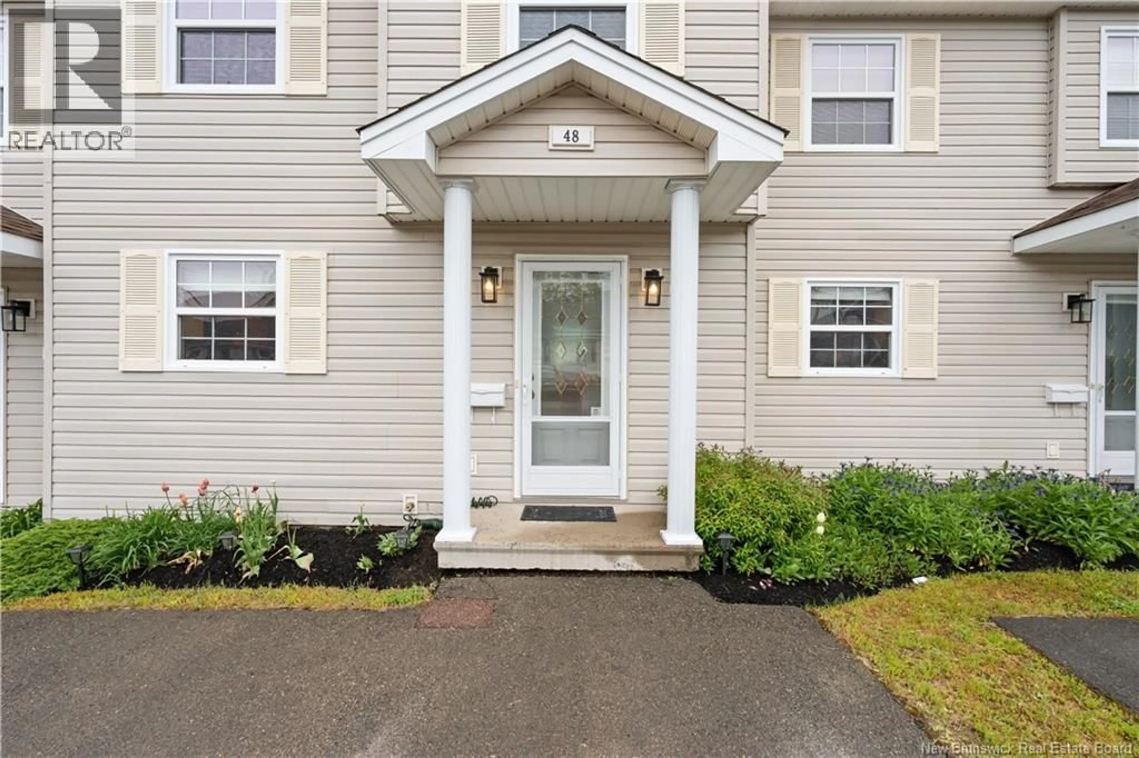 Indoor entryway for 48 FIRMIN CRESCENT, Dieppe New Brunswick E1A7T1
