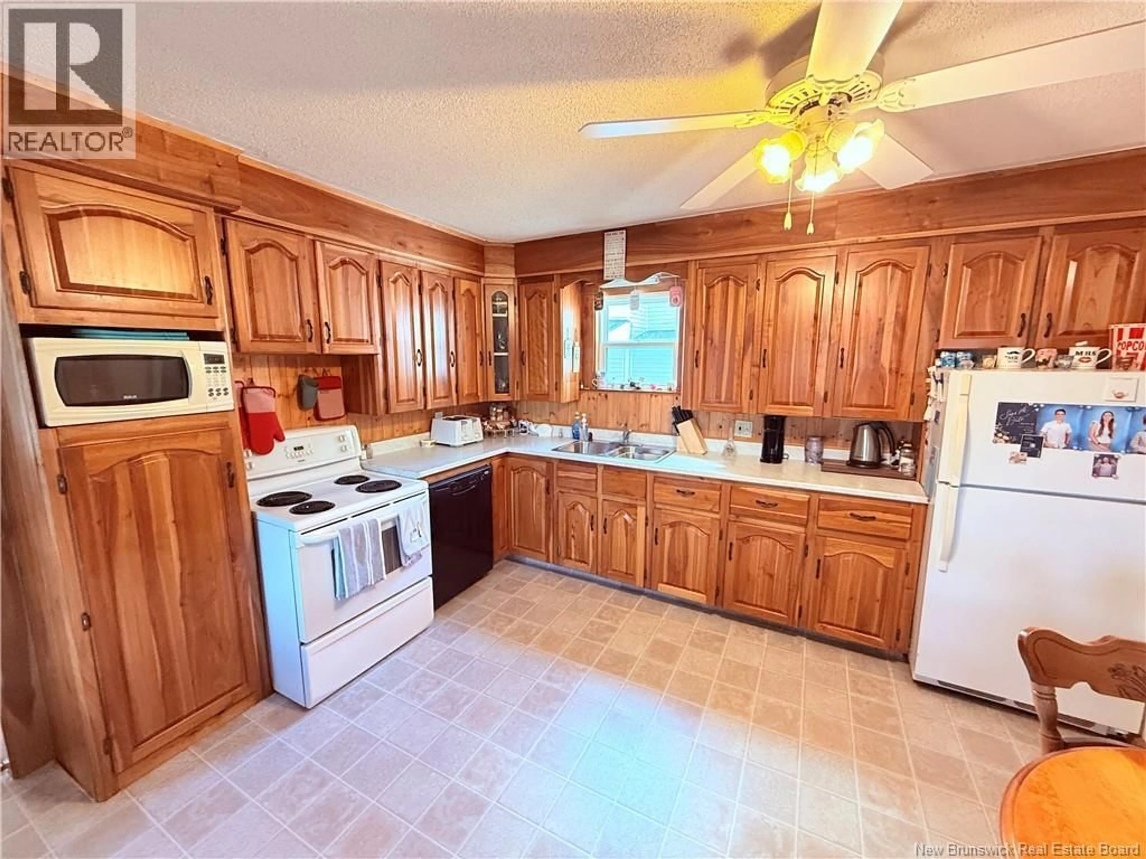 Standard kitchen, ceramic/tile floor for 128 HOULTON STREET, Woodstock New Brunswick E7M1Y9