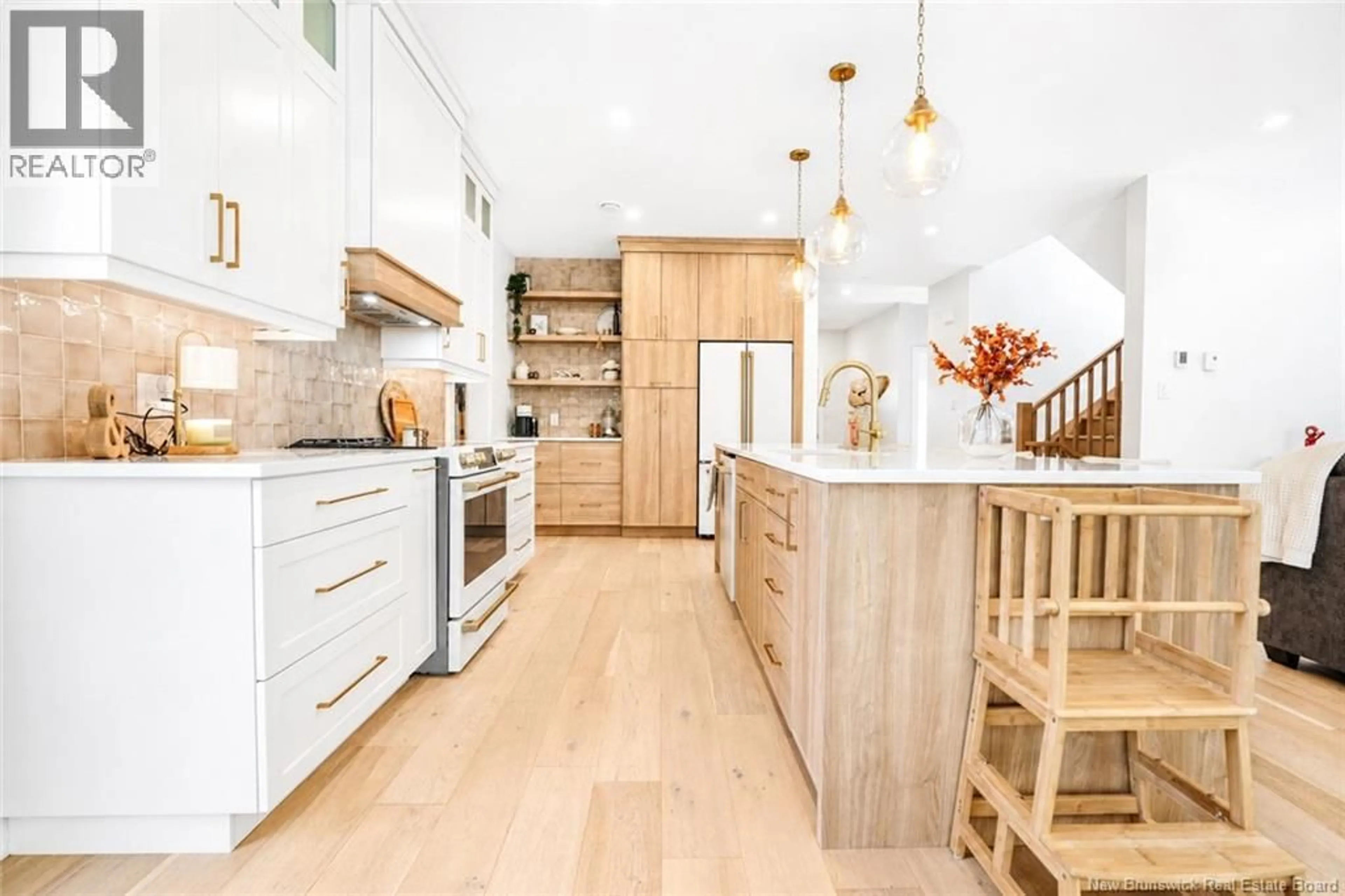Open concept kitchen, wood/laminate floor for 40 NAVIGATEURS, Moncton New Brunswick E1K0A6