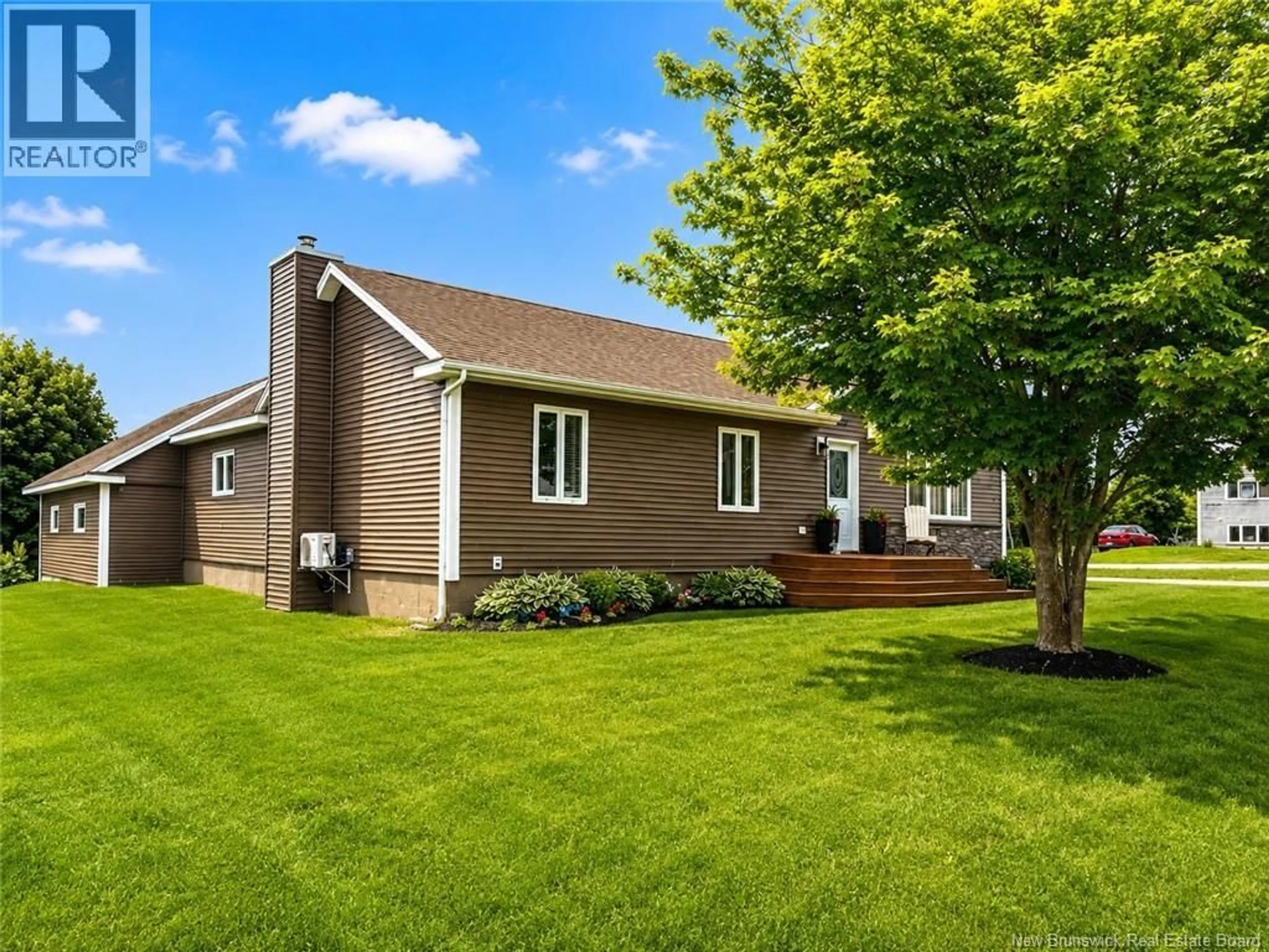 Home with vinyl exterior material, street for 42 RUE DU PARC, Bouctouche New Brunswick E4S3C5