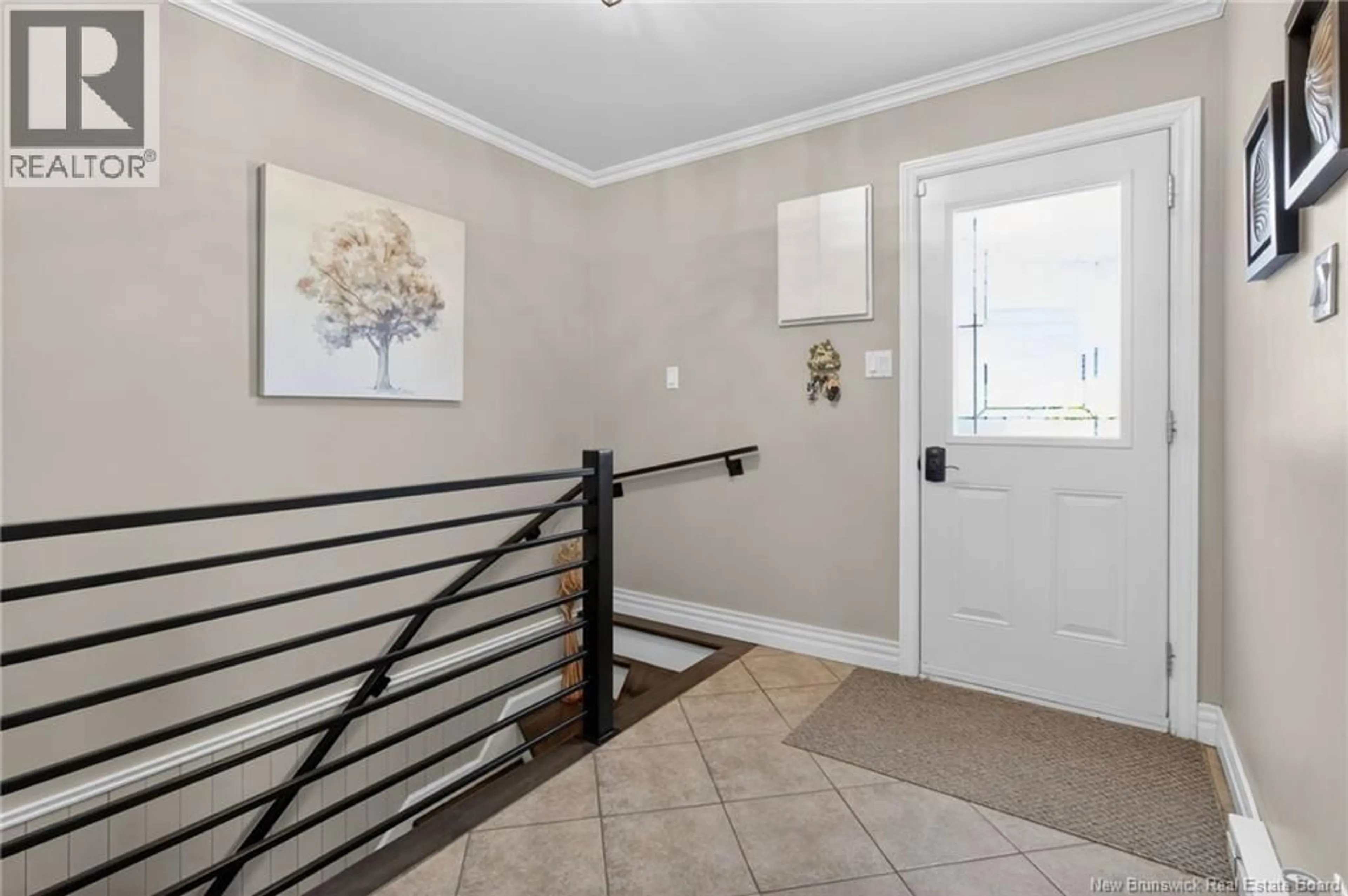 Indoor entryway for 42 RUE DU PARC, Bouctouche New Brunswick E4S3C5