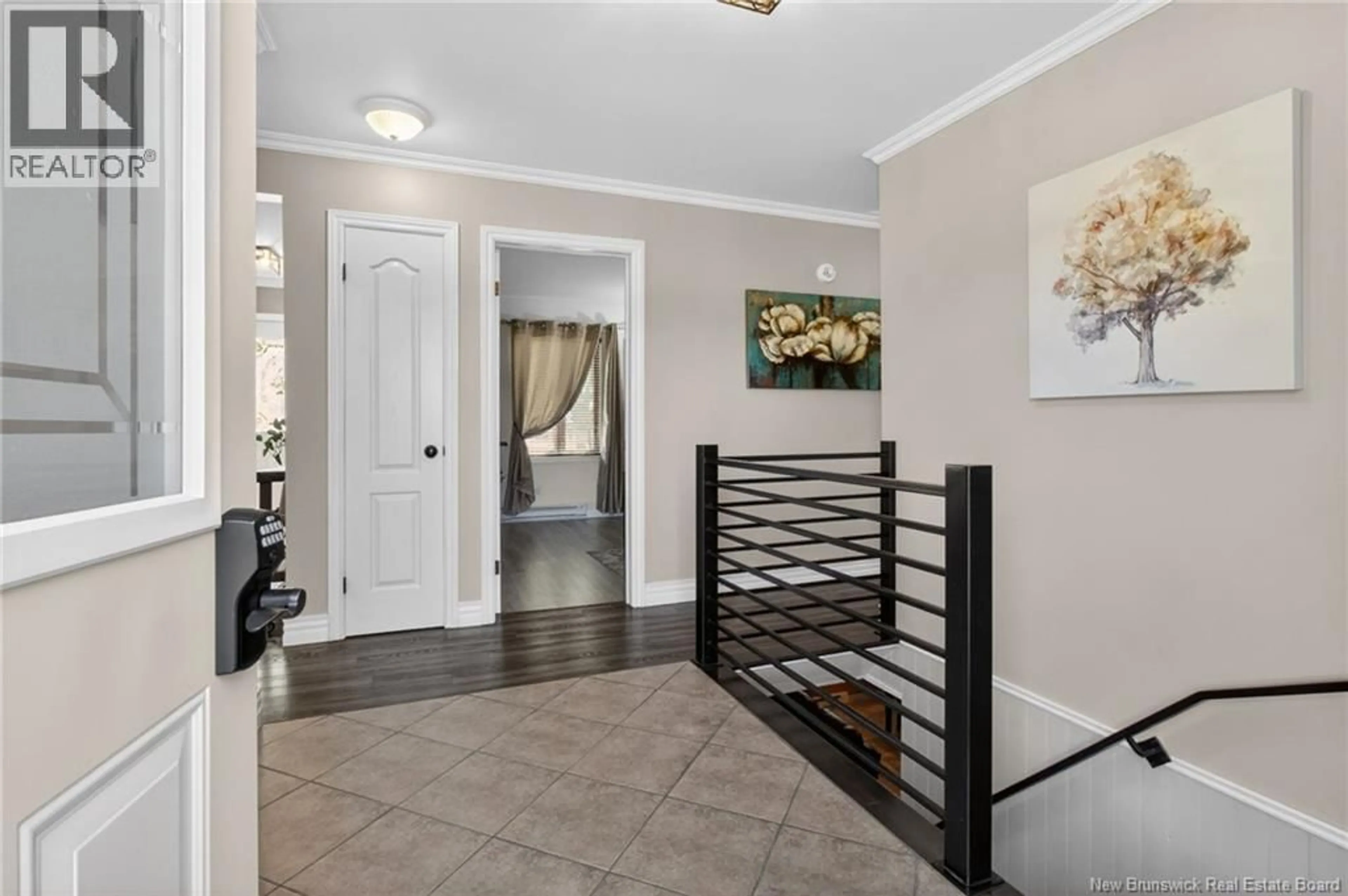 Indoor entryway for 42 RUE DU PARC, Bouctouche New Brunswick E4S3C5