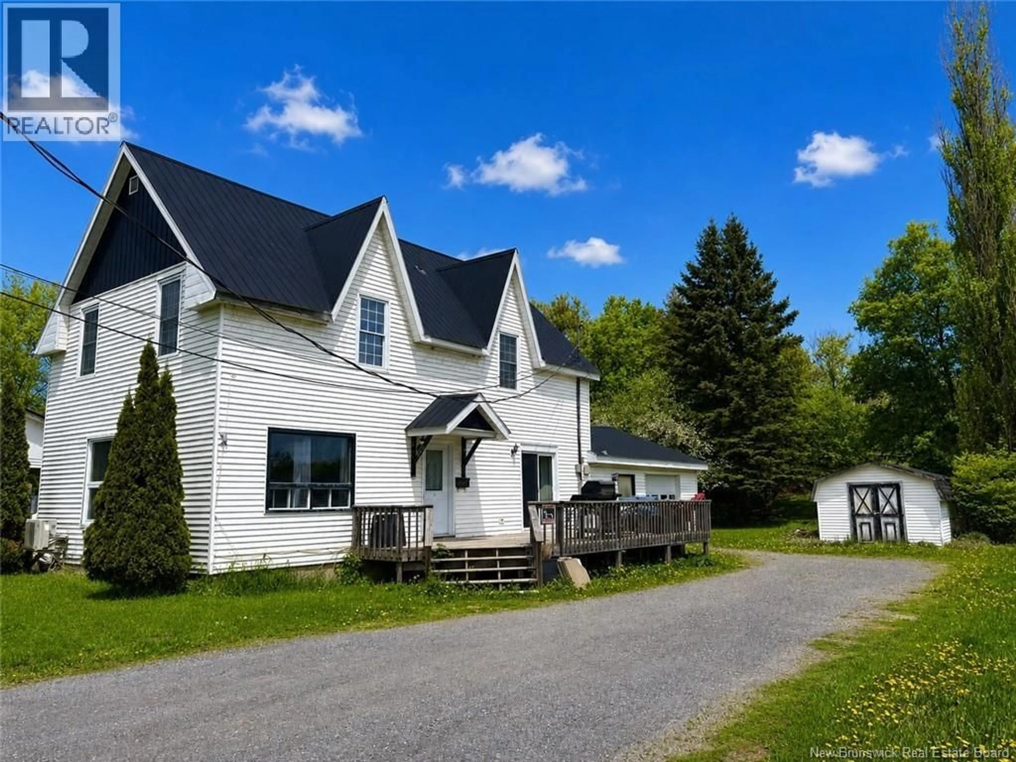 A pic from outside/outdoor area/front of a property/back of a property/a pic from drone, street for 166 MAIN STREET, Hartland New Brunswick E7P2M5