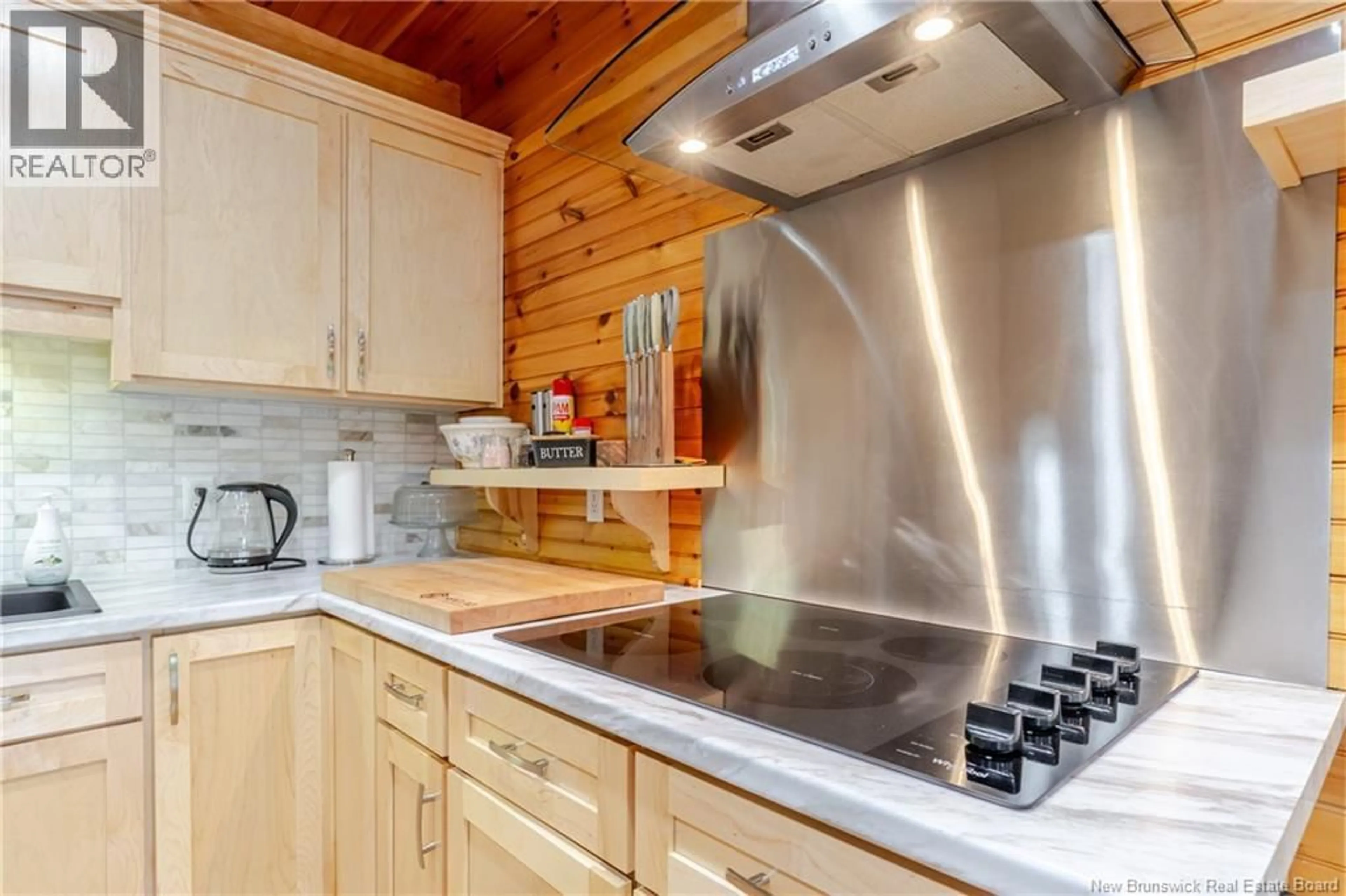 Standard kitchen, wood/laminate floor for 138 DAVIDSON LAKE ROAD, Dumfries New Brunswick E6G1S4