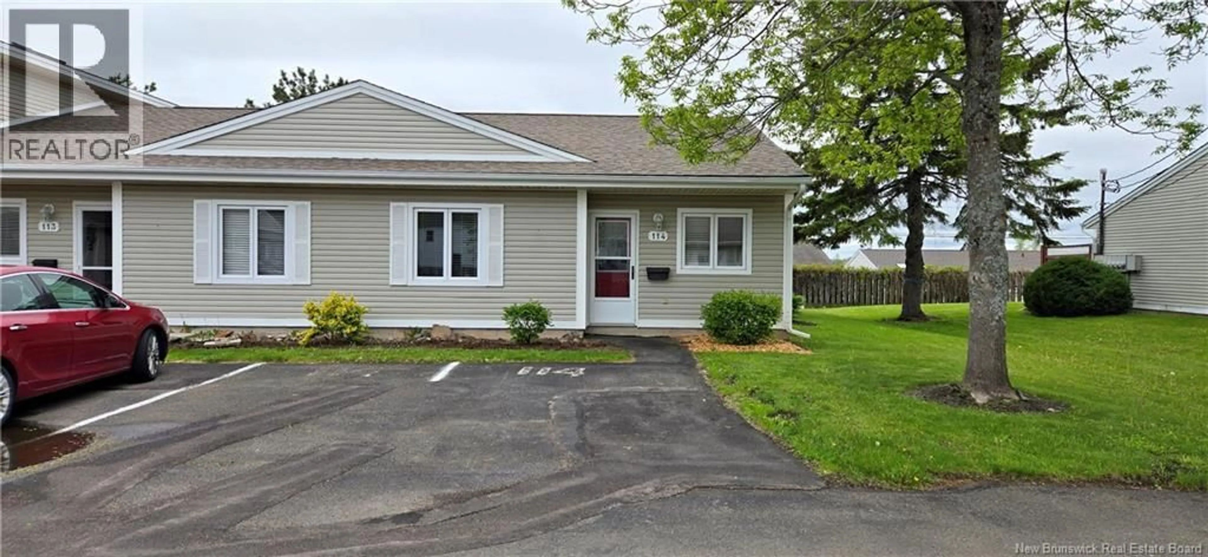 Home with vinyl exterior material, street for 114 - 208 VIRGINIA, Dieppe New Brunswick E1A6R7