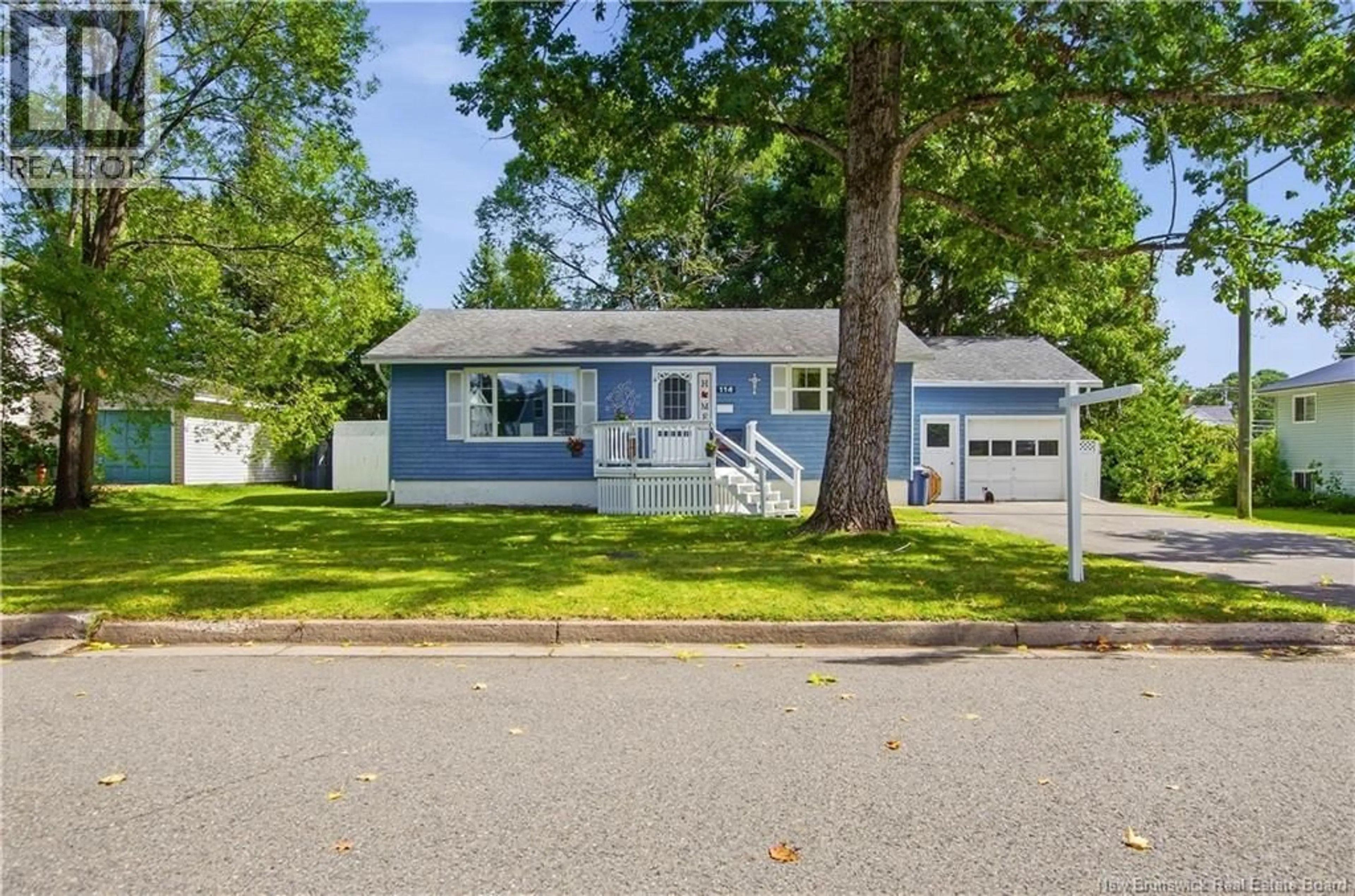 Home with vinyl exterior material, street for 114 EDGEWOOD DRIVE, Fredericton New Brunswick E3A1T1