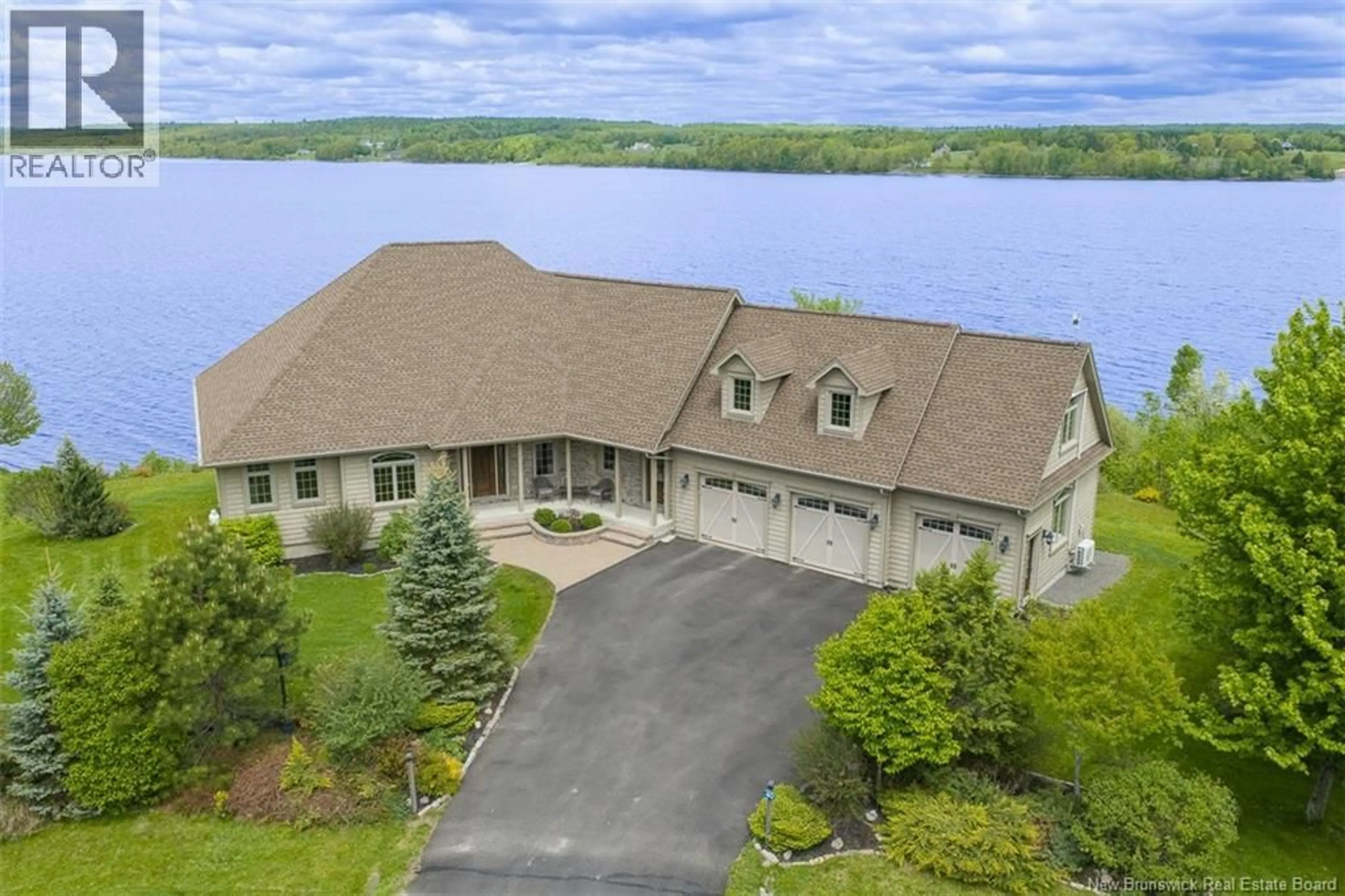 A pic from outside/outdoor area/front of a property/back of a property/a pic from drone, water/lake/river/ocean view for 40 AWESOME WAY, Upper Kingsclear New Brunswick E3E0C4