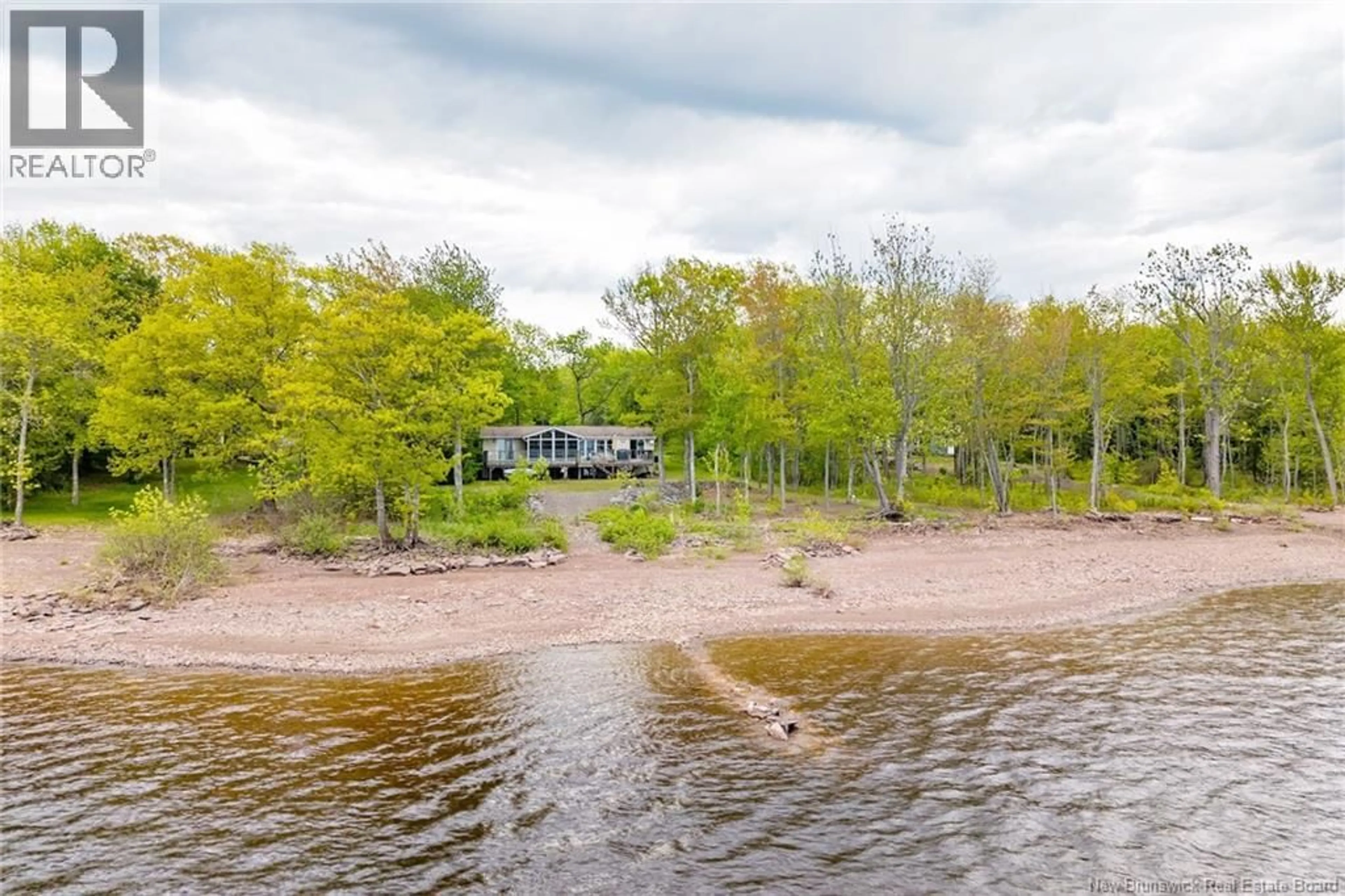 A pic from outside/outdoor area/front of a property/back of a property/a pic from drone, water/lake/river/ocean view for 22 GRANDVIEW COURT, Whites Cove New Brunswick E4C3A8