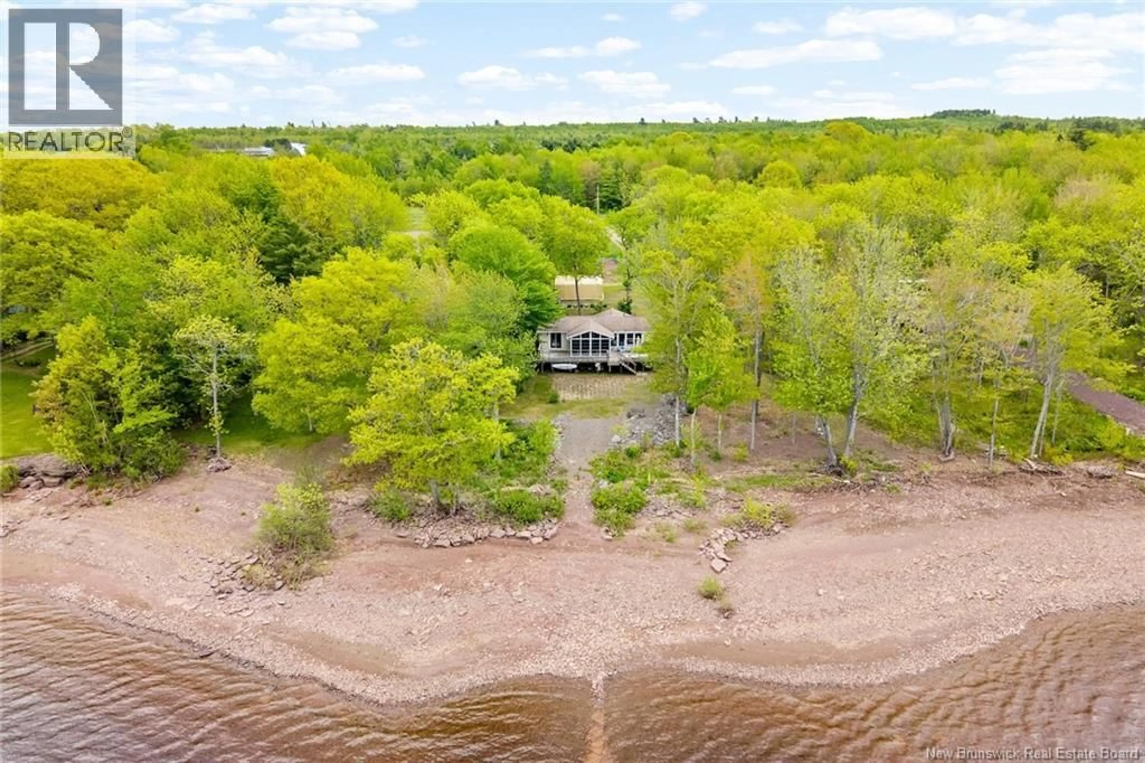 A pic from outside/outdoor area/front of a property/back of a property/a pic from drone, water/lake/river/ocean view for 22 GRANDVIEW COURT, Whites Cove New Brunswick E4C3A8